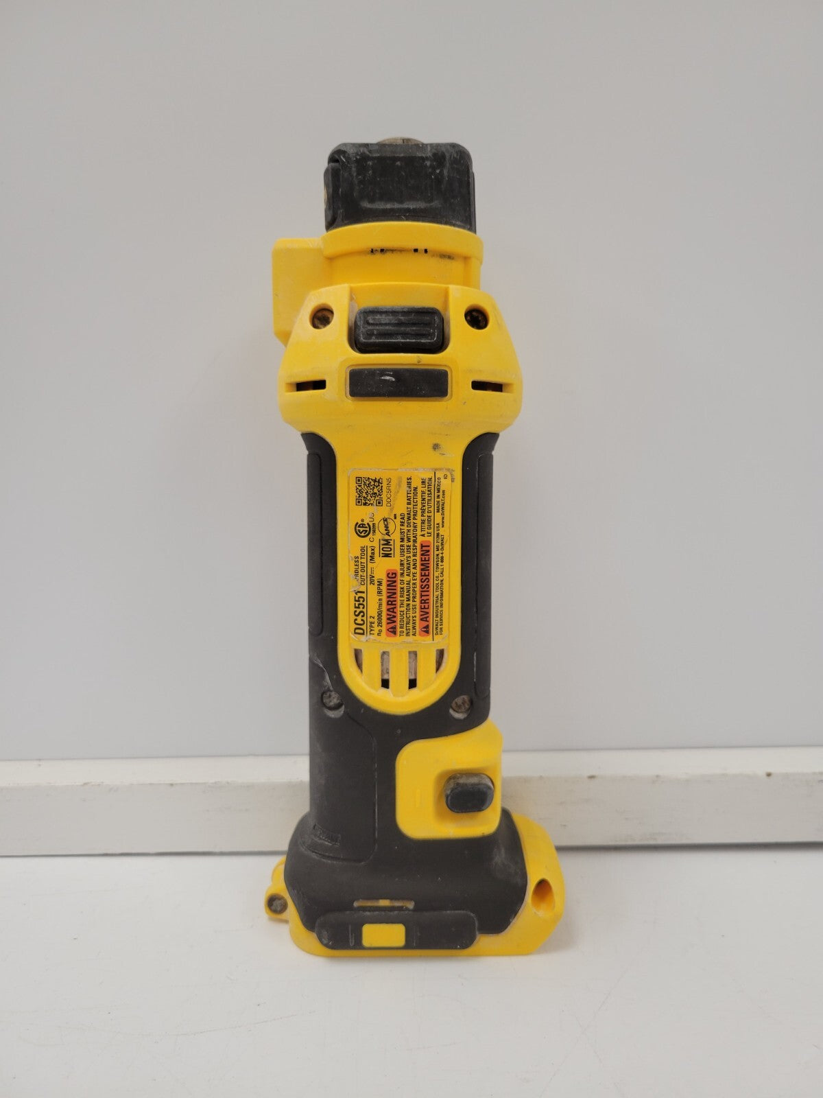DEWALT DCS551 20V MAX* Cordless Cut-Out Tool with Variable Speed - Perfect for Drywall, Tile, and Wood Cutting Projects