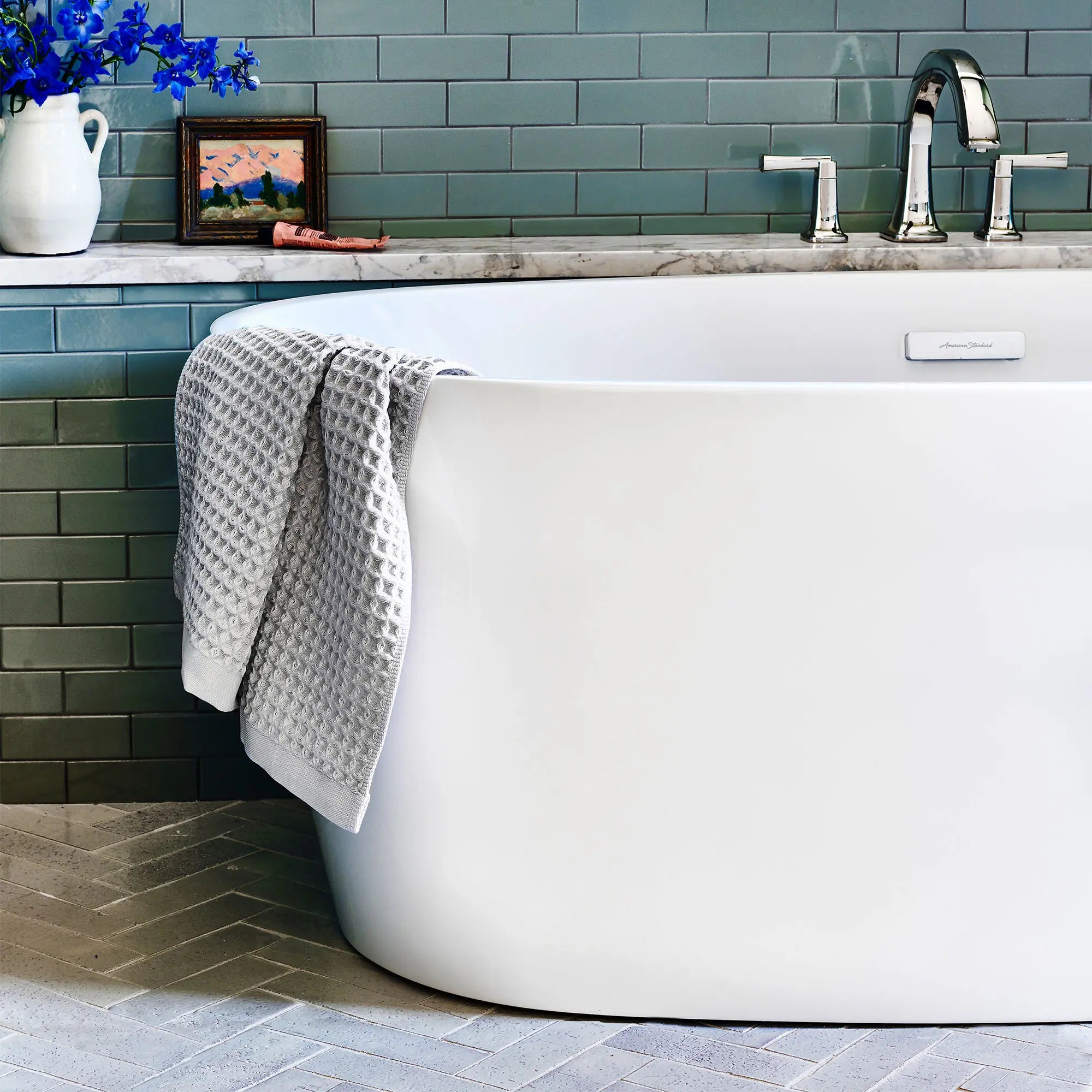 68 x 31 Inch Freestanding Bathtub with Center Drain & Overflow - Modern Acrylic Soaking Tub for Spa-Like Relaxation in Bathroom or Master Suite