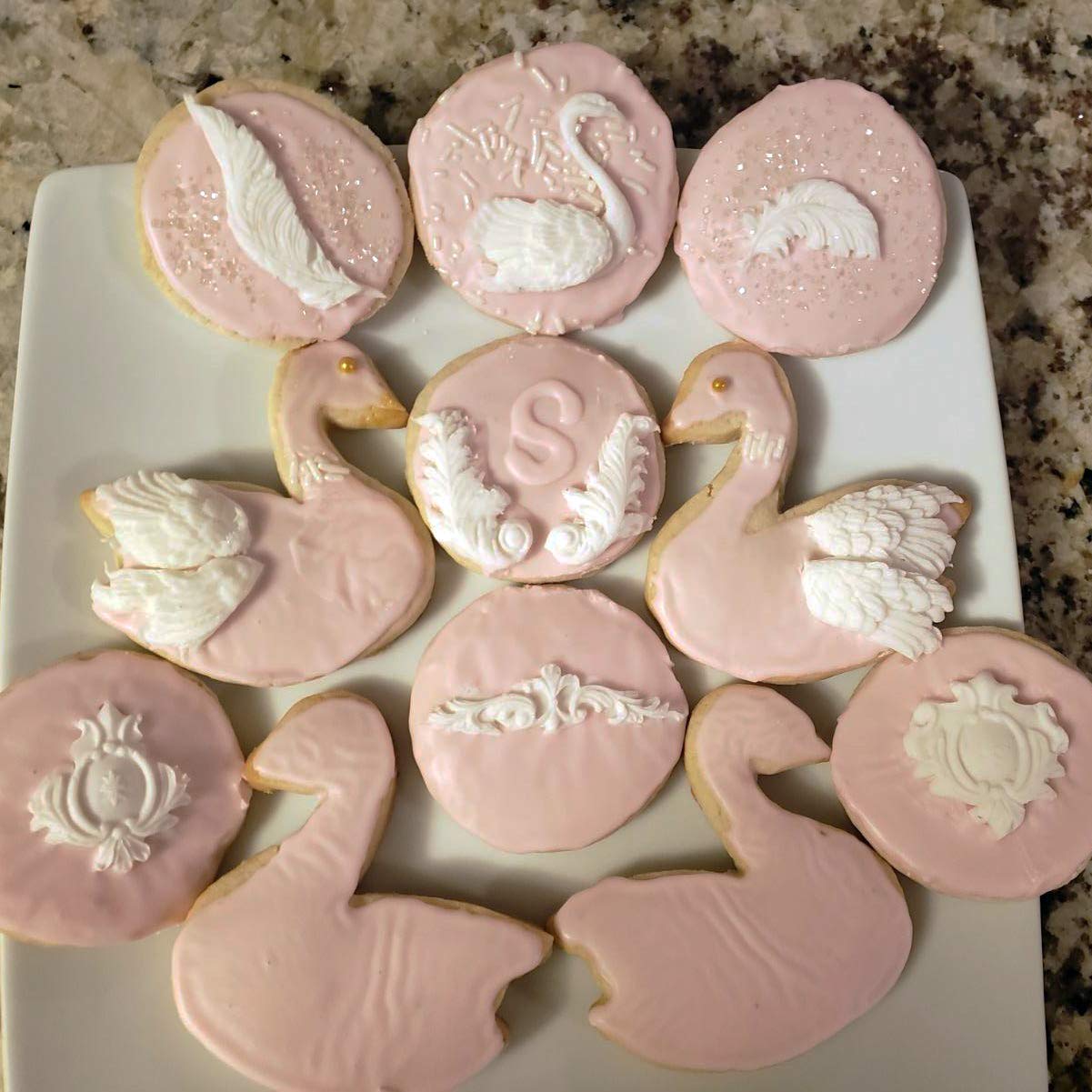 Baroque Silicone Fondant Molds (4 Pack) - Scrolls, Border, Feather & Crown Corner Molds for Cake Decorating, Polymer Clay & DIY Crafts - Perfect for Wedding Cakes, Cupcakes & Home Baking Projects