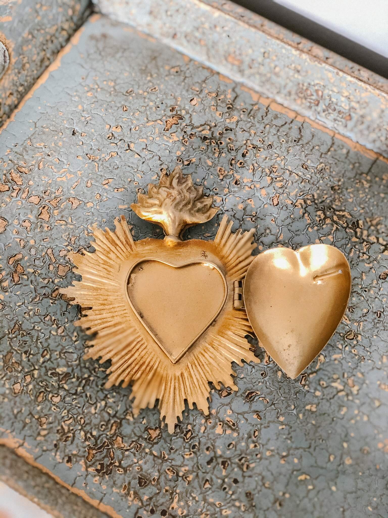 Vintage Sacred Heart Medallion Necklace - Religious Catholic Jewelry for Women - Perfect for Baptism, First Communion & Spiritual Gifts