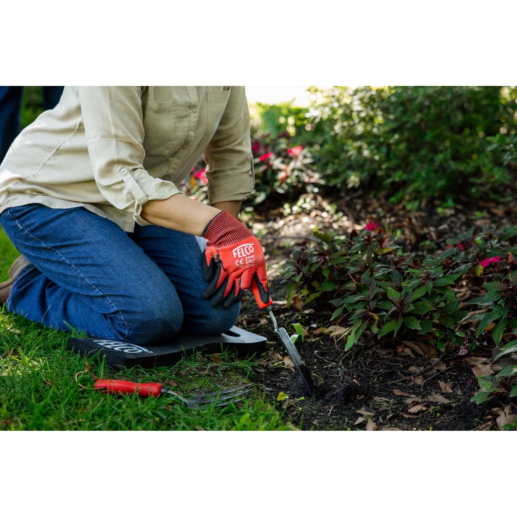 FELCO 441 Professional Gardening Hand Tool - Swiss Hori Hori Knife for Weeding, Planting & Digging | Perfect for Gardeners, Landscapers & Outdoor Enthusiasts