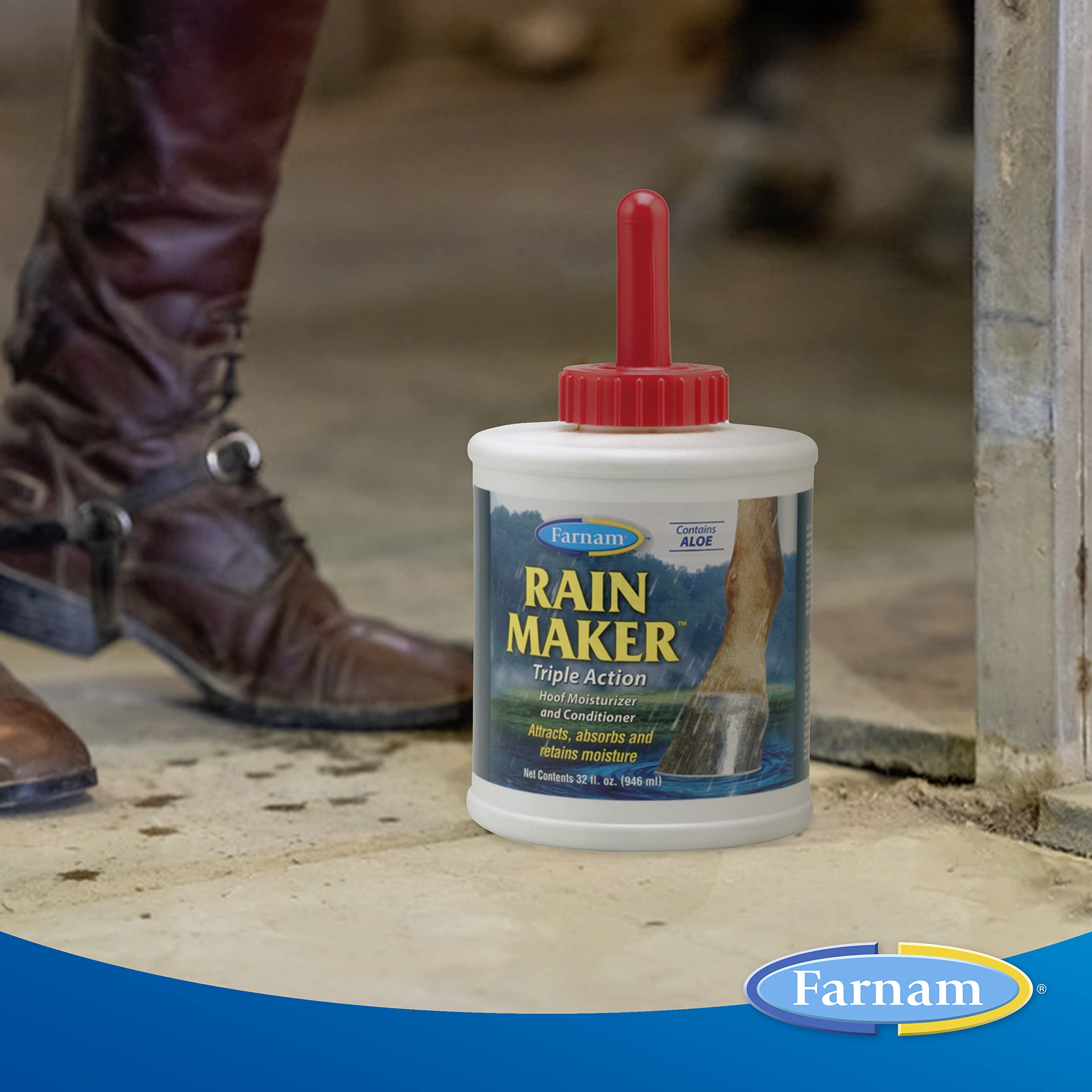 Farnam Rain Maker Triple Action Hoof Oil for Horses - Moisturizing Hoof Conditioner with Aloe Vera | Attracts, Absorbs & Retains Moisture | 32 oz | Ideal for Dry, Cracked Hooves & Winter Care