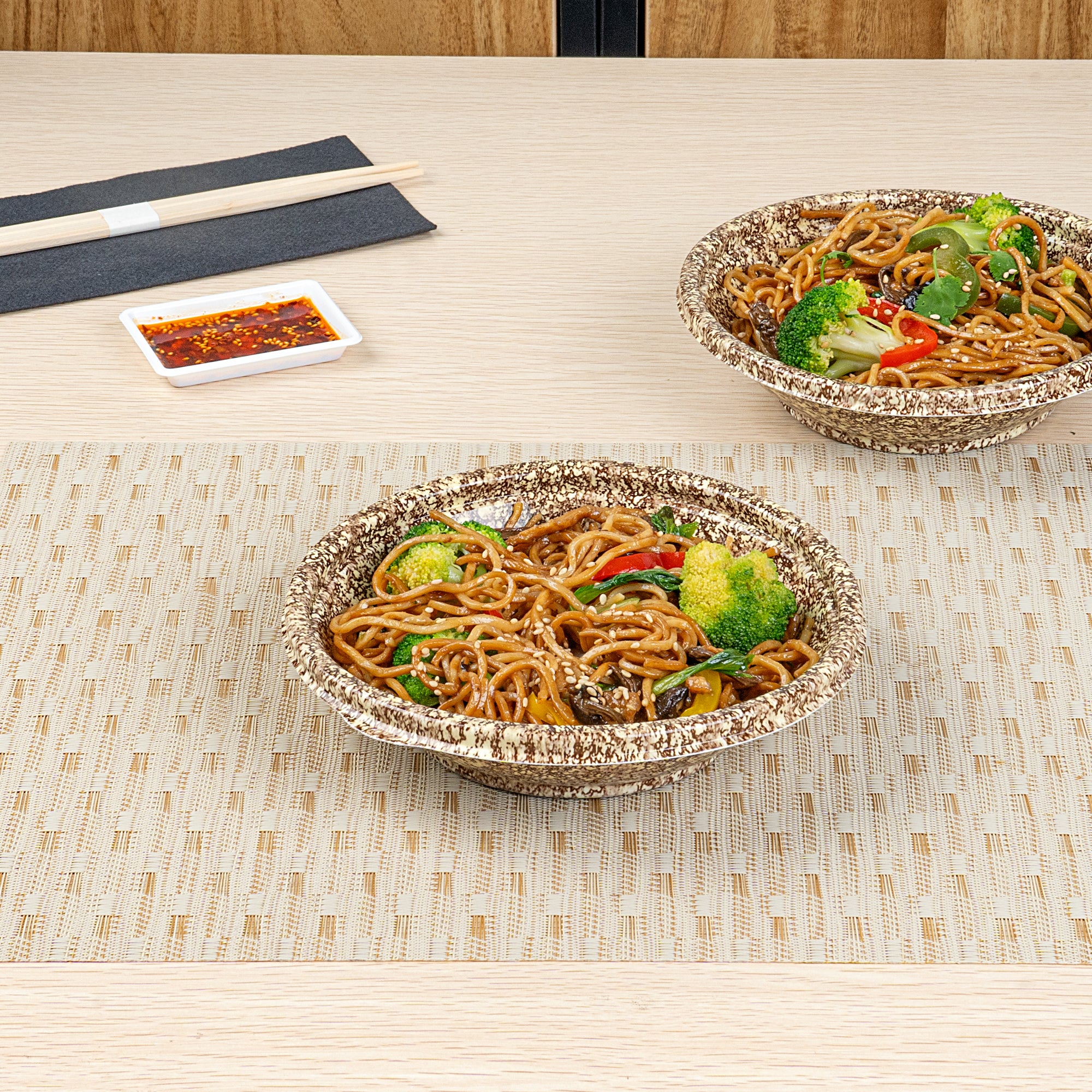 Bento Tek 10 oz Round Brown & White Plastic Asian Style Microwave-Safe Bowl - 6.75 x 6.75 x 1.5 Inches - Pack of 400 - Perfect for Meal Prep, Takeout, and Restaurant Use