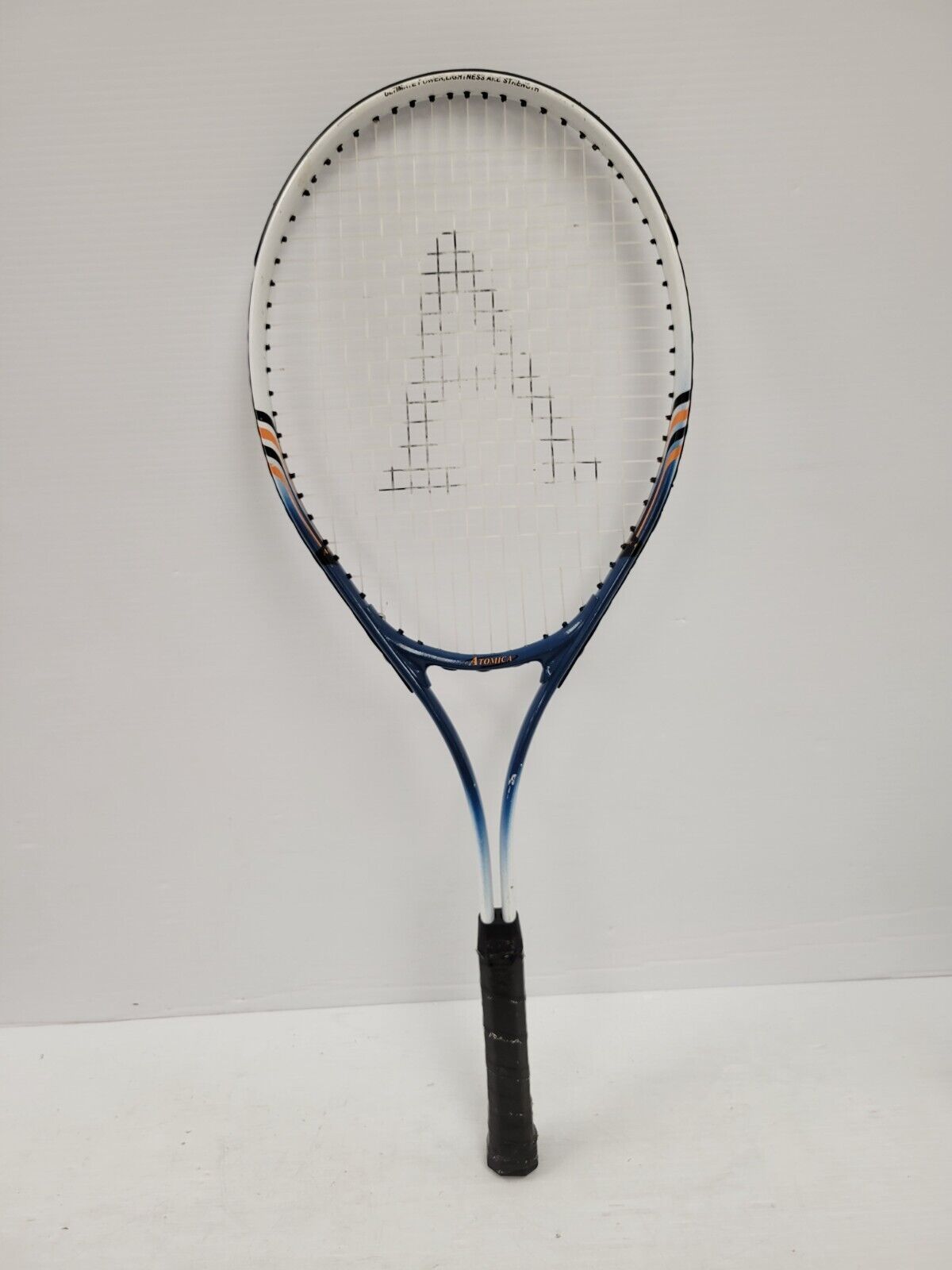 Wilson Atomic Tennis Racket - Lightweight Carbon Fiber Tennis Racquet for Adults & Teens - Perfect for Beginners & Intermediate Players - Great for Court Training & Competitive Matches