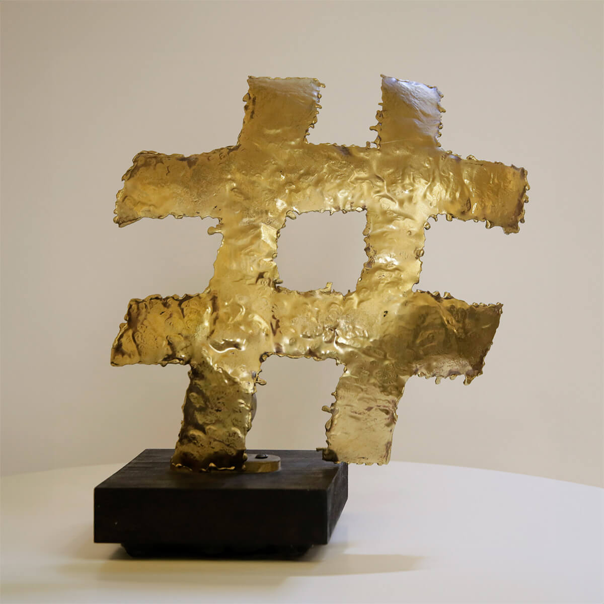 #Backlit Brass Wooden Base - Elegant Home Decor for Living Room, Bedroom & Office - Perfect for Ambient Lighting and Modern Interior Design