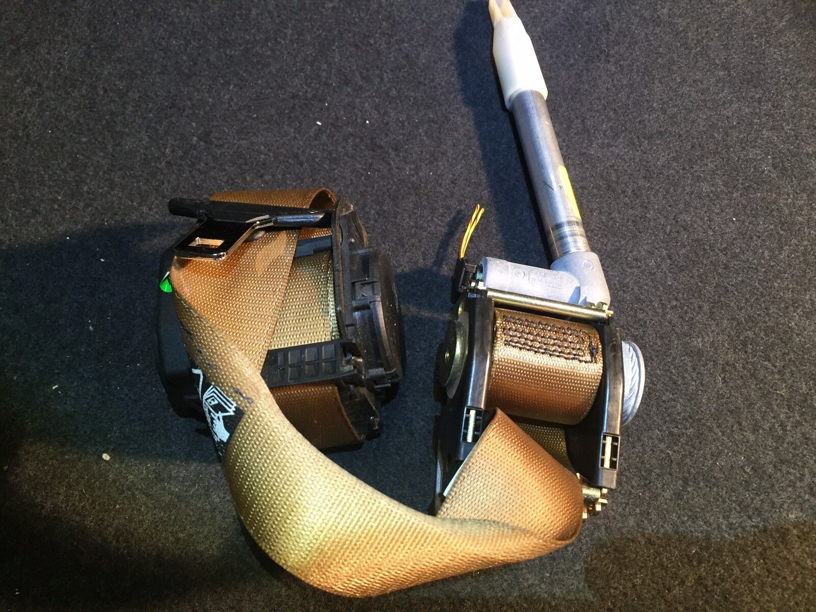 2002 2003 2004 2005 BMW 745i E65 E66 Right Rear Passenger Seat Belt Retractor OEM Replacement Part - Perfect for Car Safety Repair & Maintenance