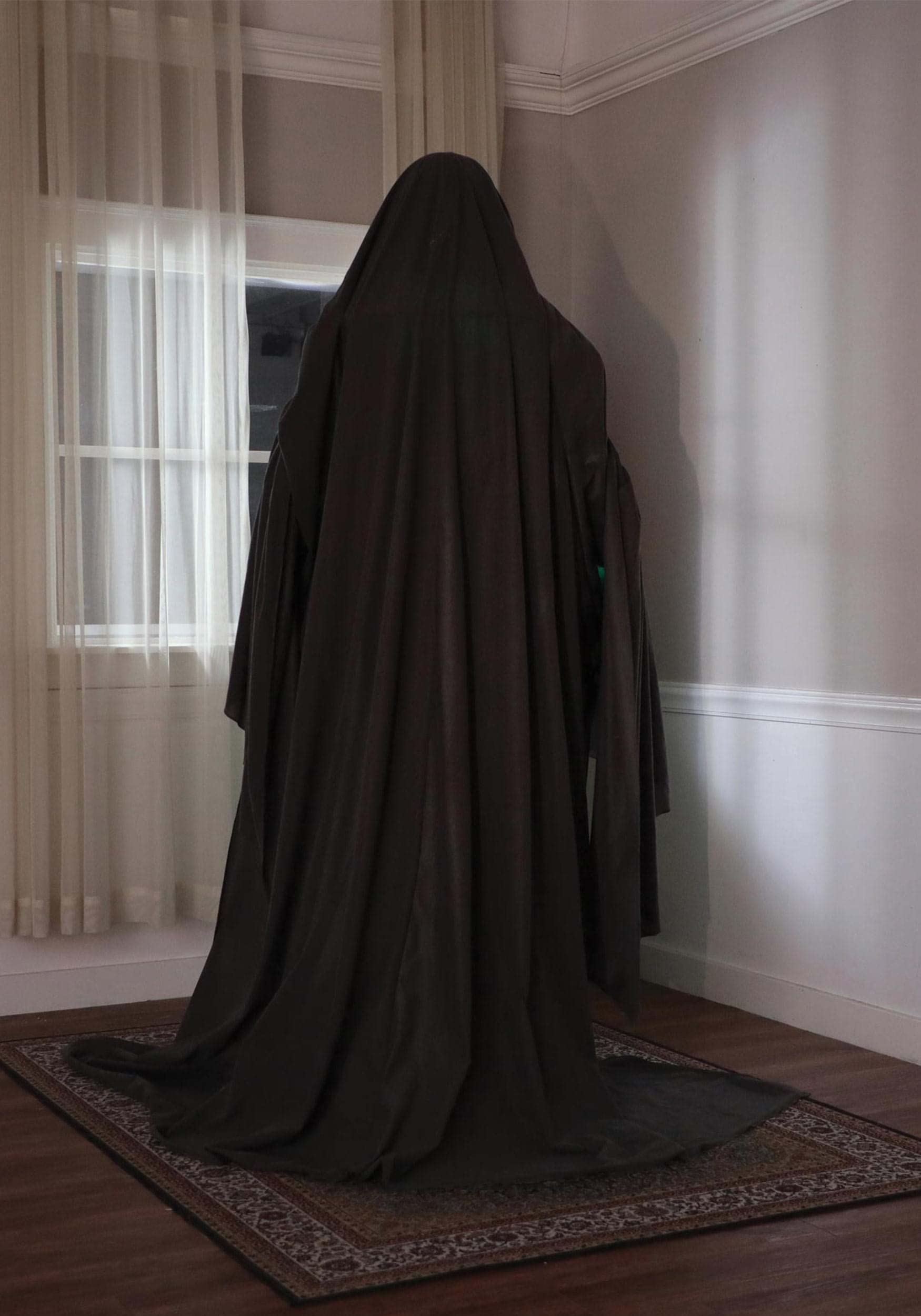 Scary Hooded Phantom Animatronic Halloween Prop - Realistic Motion Decoration for Haunted Houses & Yard Displays - Perfect for Halloween Parties & Spooky Decor