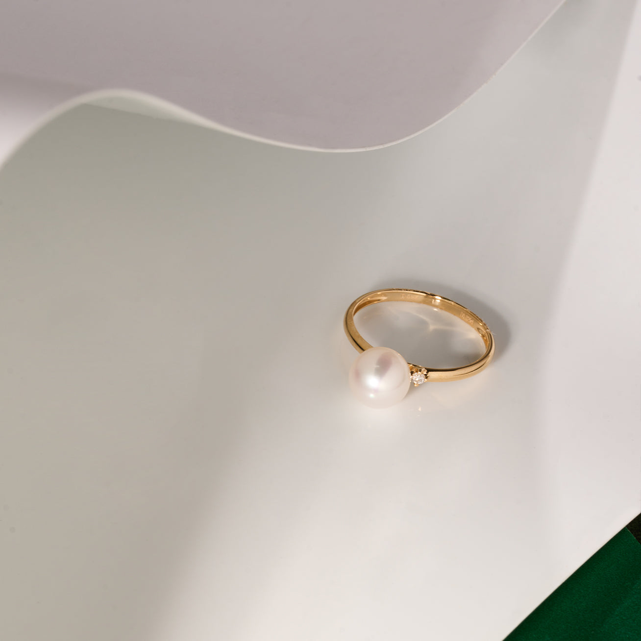 18K Solid Gold Diamond Akoya Hanadama Pearl Ring KR00114 - Elegant Pearl Jewelry for Women, Perfect for Weddings, Anniversaries & Special Occasions
