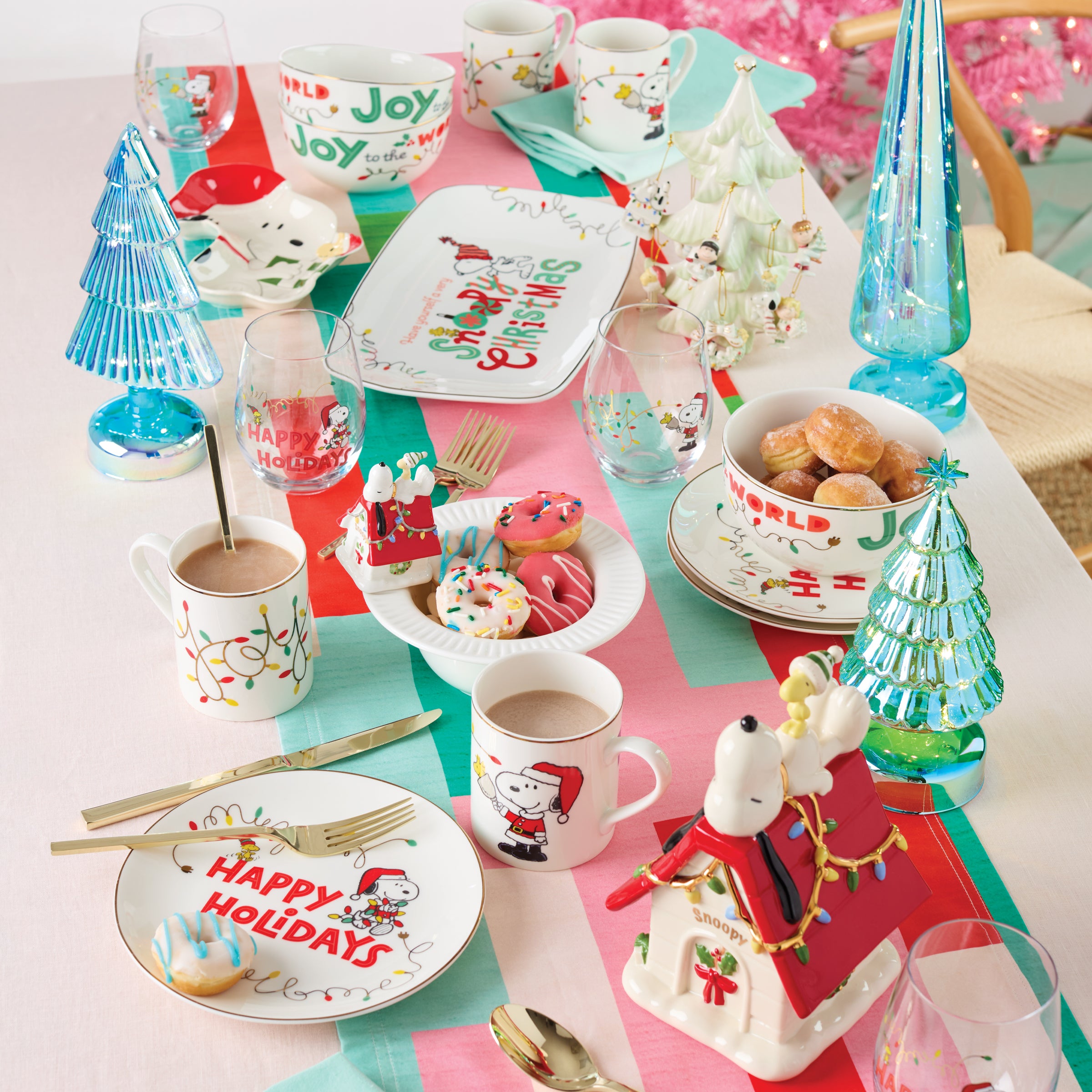 Snoopy Christmas Candy Dish - Festive Holiday Candy Bowl for Parties, Gifts & Home Decor - Perfect for Christmas Celebrations, Office Treats & Family Gatherings