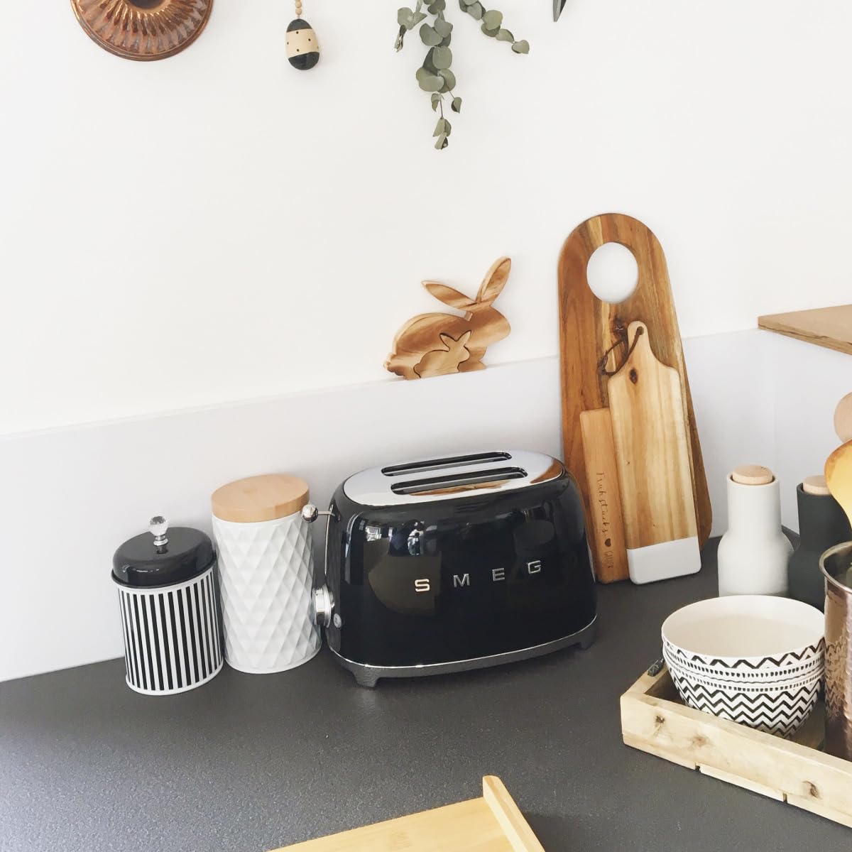 SMEG 2-Slice Toaster with 6 Browning Levels, Defrost & Reheat Functions - Removable Crumb Tray - Retro Stainless Steel Design - Perfect for Breakfast, Brunch & Small Kitchens (Black)
