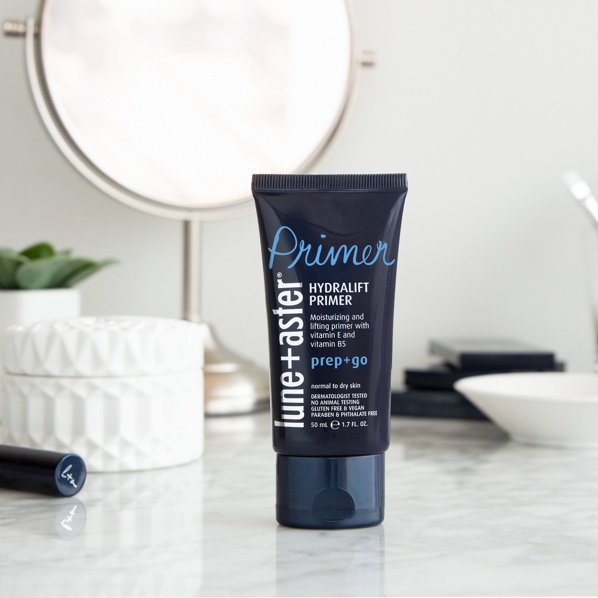 Hydralift Primer - Hydrating & Brightening Face Primer for Flawless Makeup - Perfect for Daily Use & Special Occasions