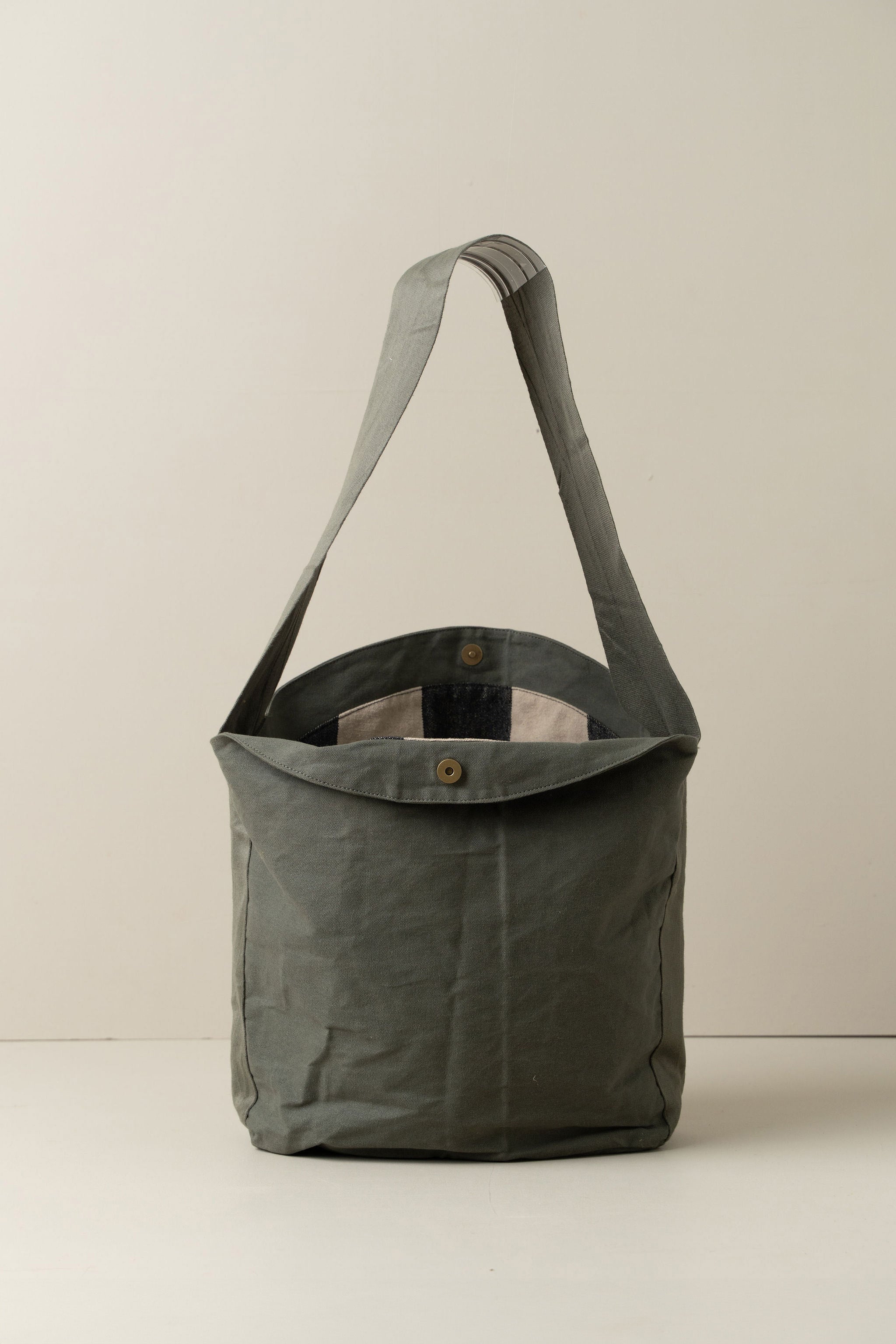 Stylish Reusable Tote Bag with Matching Makeup Pouch - Perfect for Shopping, Travel, and Everyday Essentials