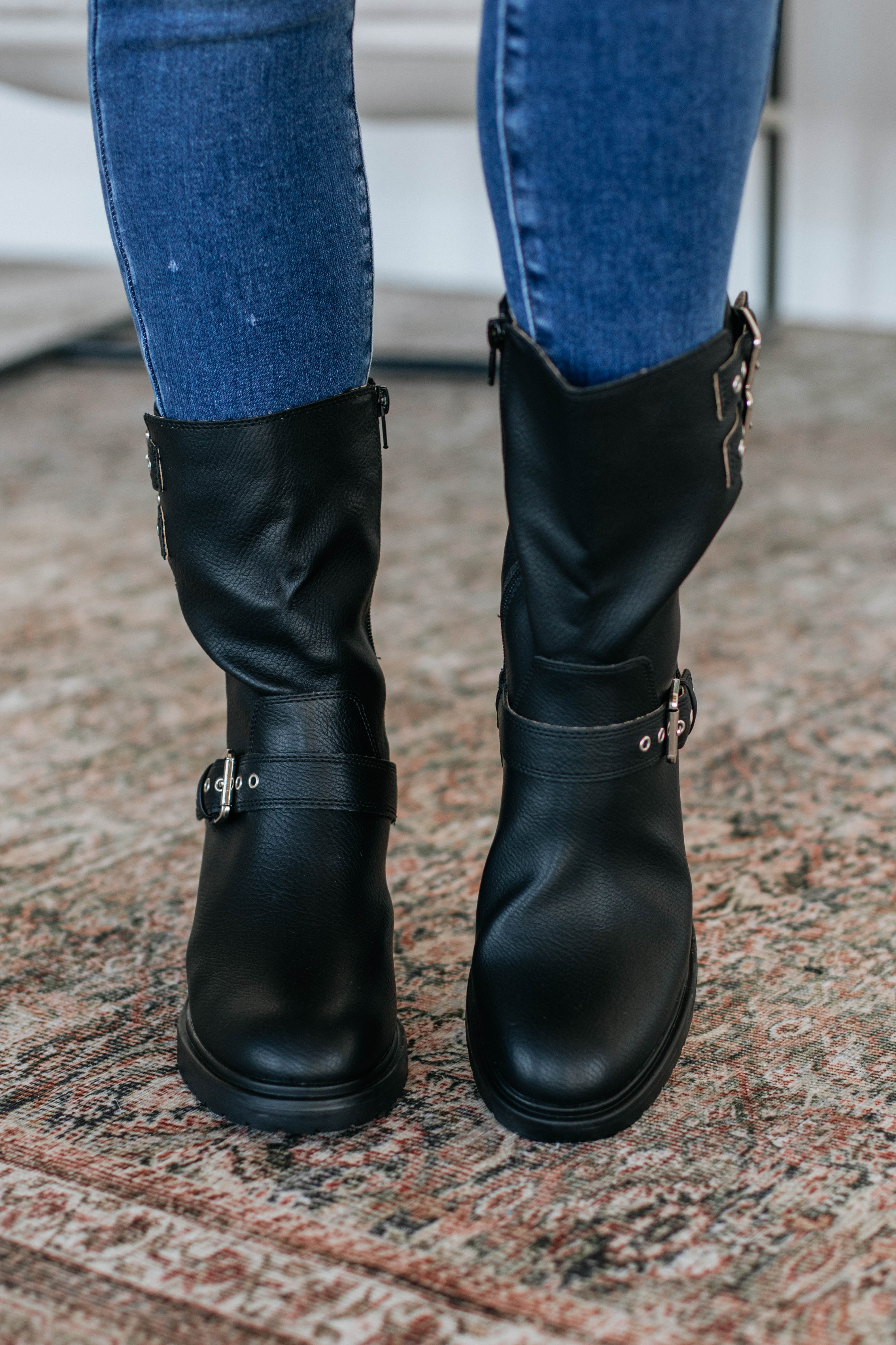 Cool On Command Boots for Men & Women - Black - Comfortable & Stylish Winter Boots for Outdoor Activities & Snow Hiking