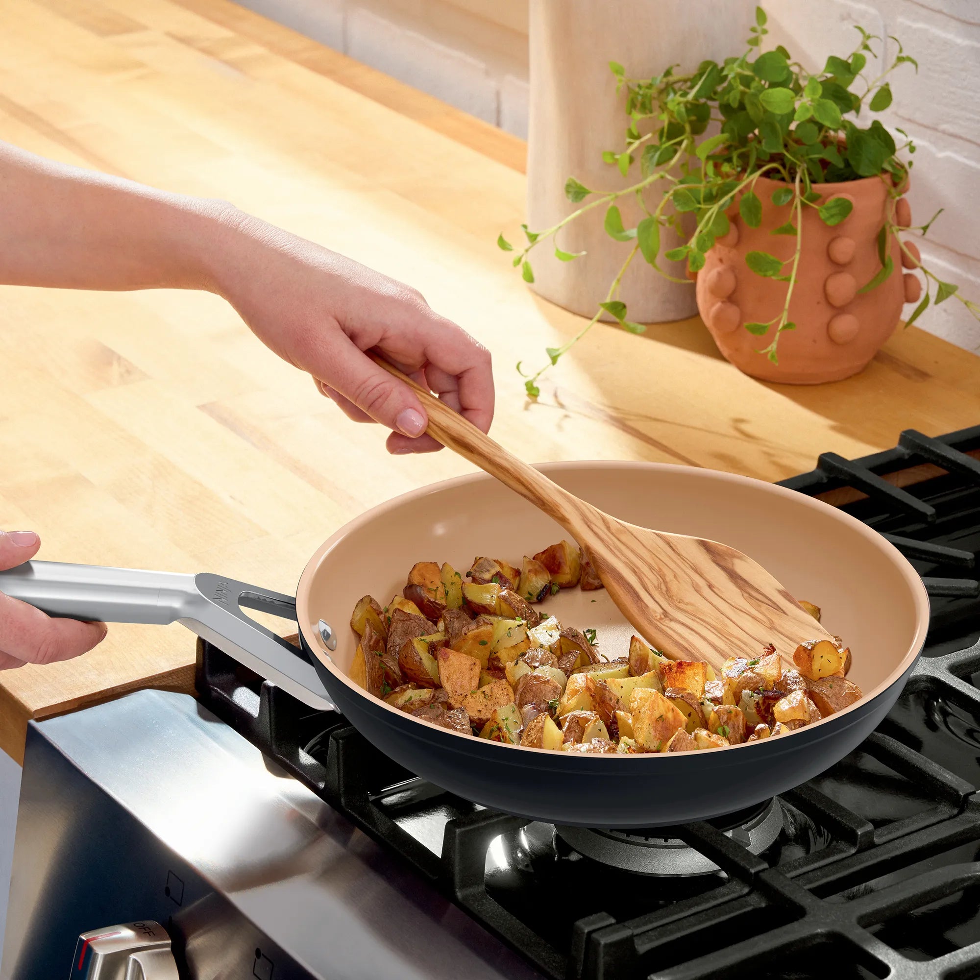 Ninja Extended Life Premium Ceramic 6-Piece Cookware Set - Nonstick, Oven & Dishwasher Safe Pots & Pans for Healthy Cooking | Perfect for Frying, Sautéing & Baking