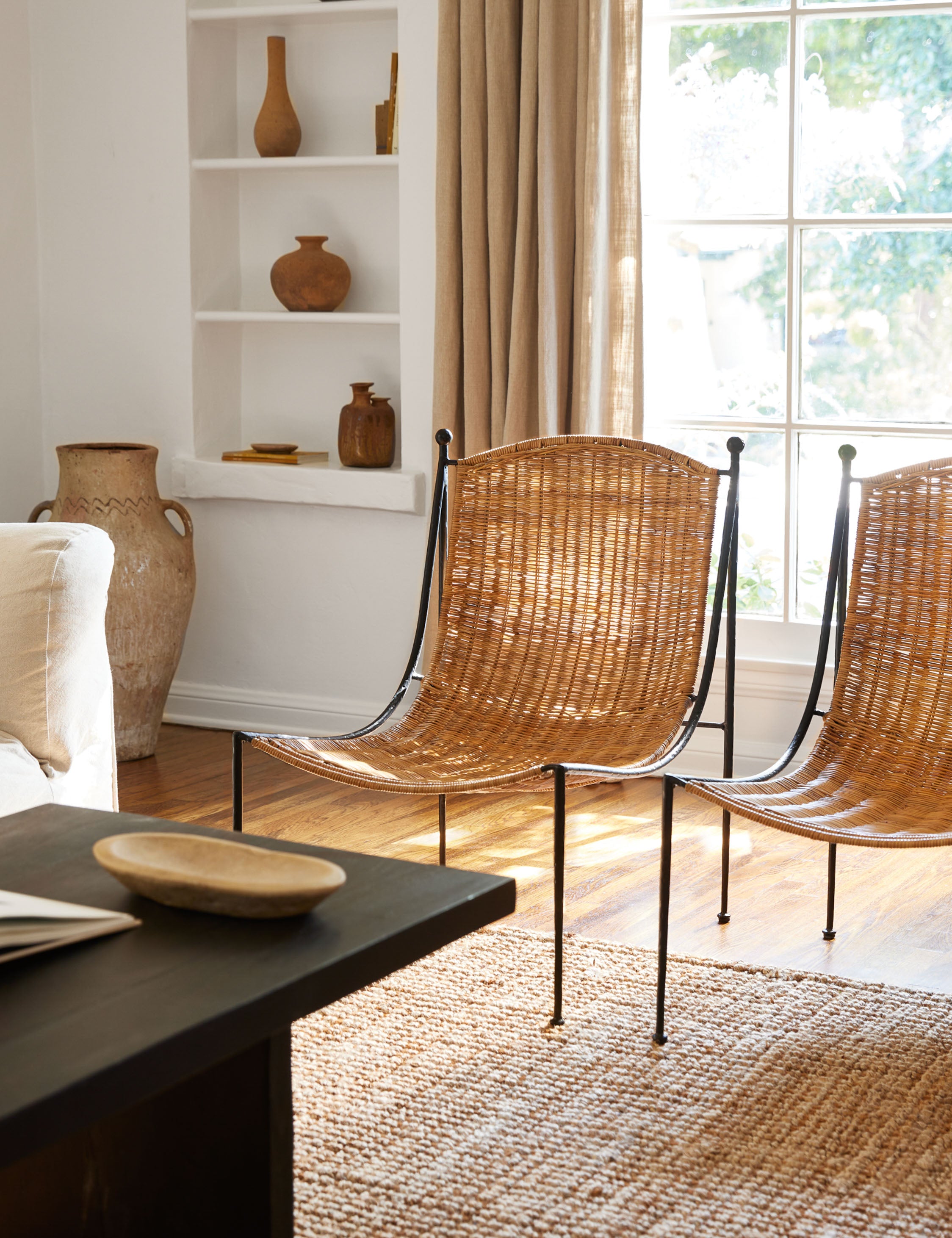 Stylish Bonnet Accent Chair for Indoor & Outdoor Use - Perfect for Patio, Living Room, and Garden Decor