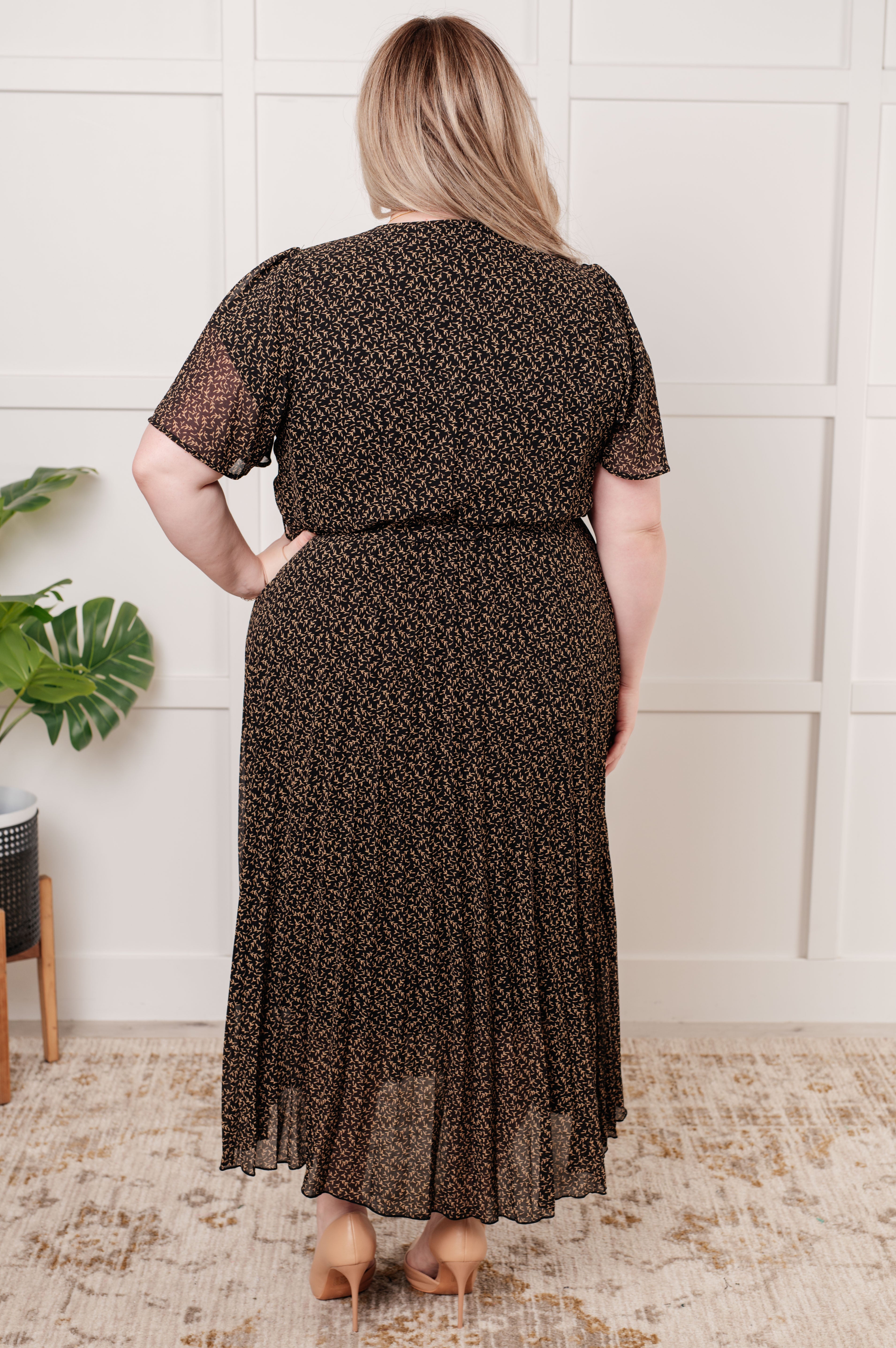 Elegant Surplice Neckline Dress for Women - Chic & Flattering Party & Evening Wear