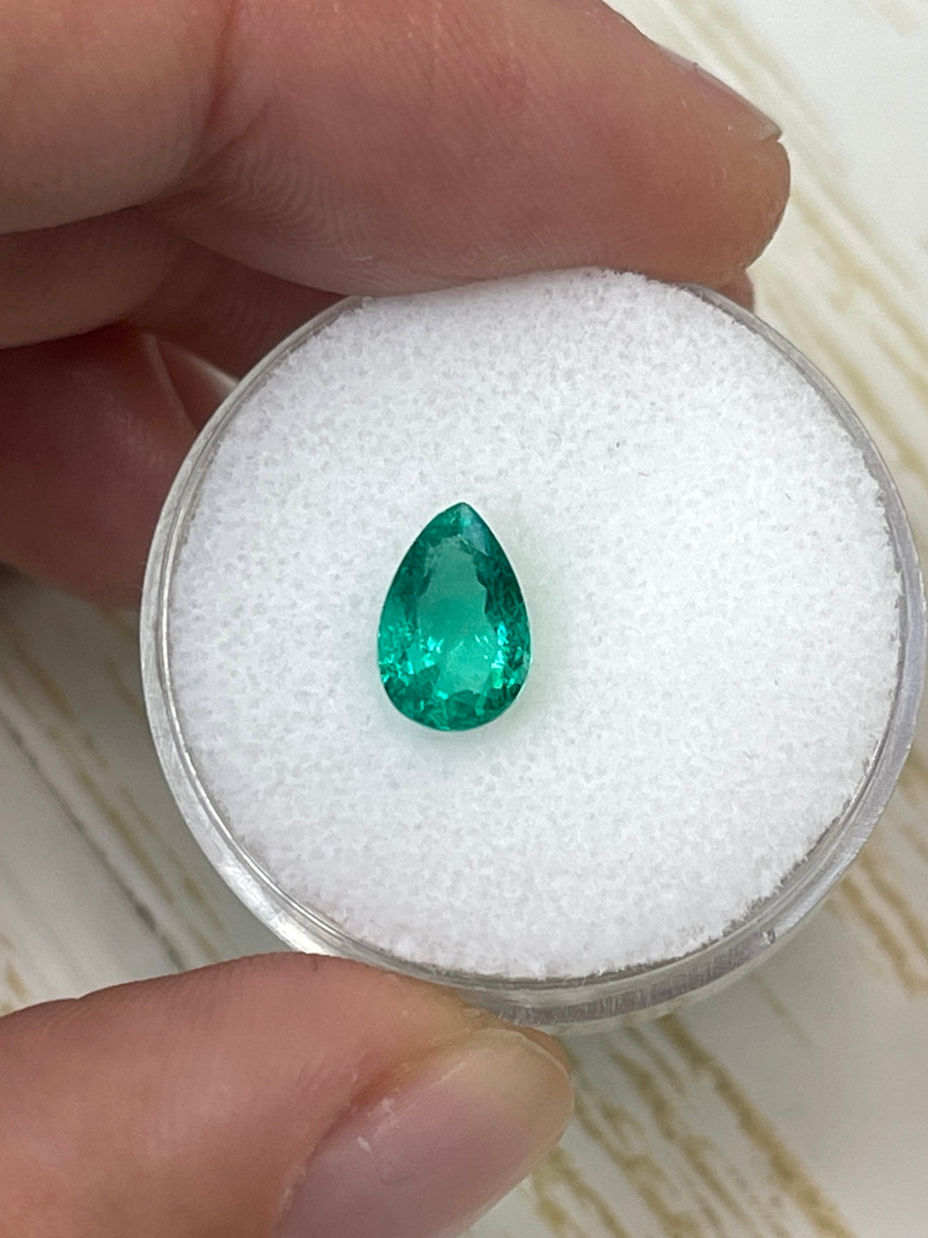 1.30 Carat 8.5x6mm VS Natural Loose Colombian Emerald Pear Cut Gemstone for Jewelry Making & Engagement Rings