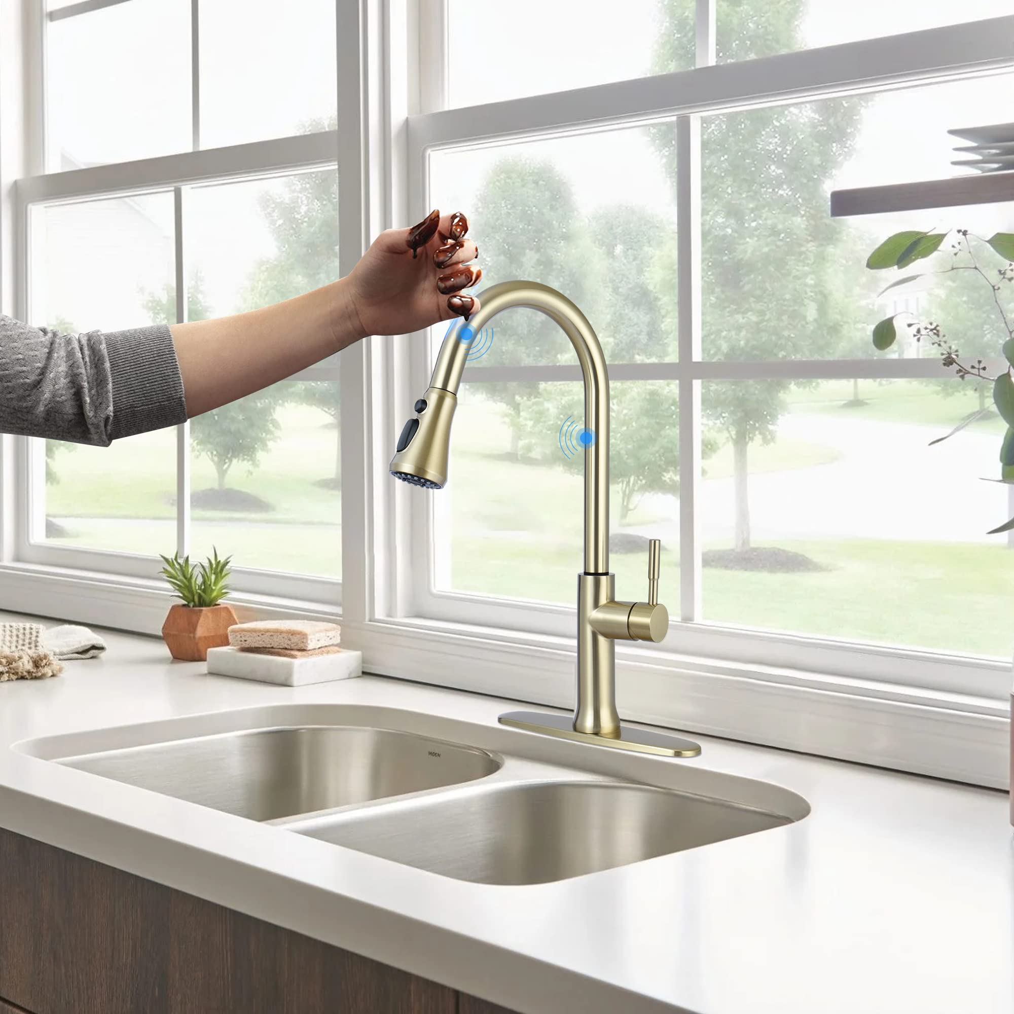 HUOKU Stainless Steel Single Handle High Arc Kitchen Faucet with Pull Down Sprayer, Gold Touch Finish, Ideal for Modern and Traditional Kitchen Sinks