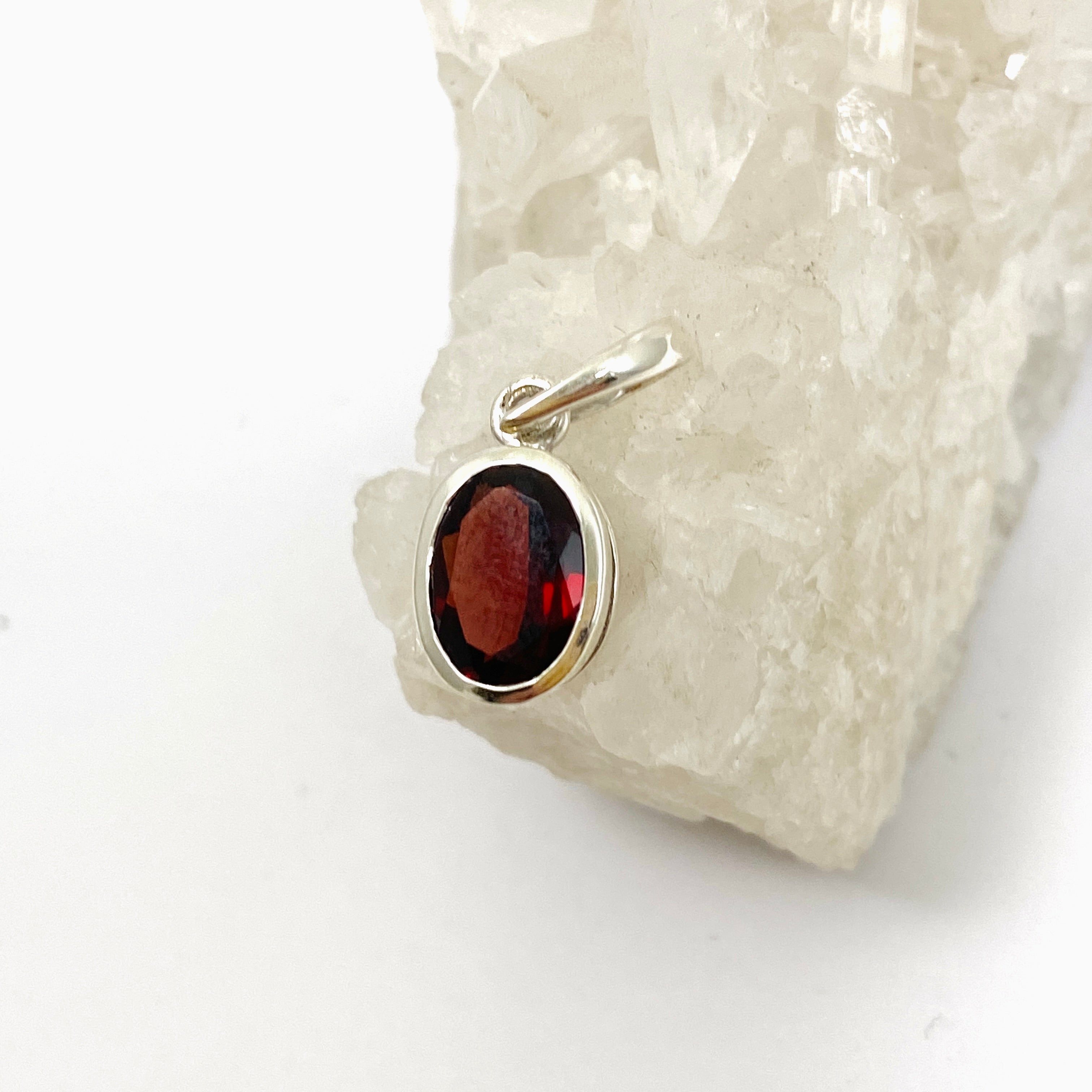 Garnet Oval Faceted Pendant Necklace PPGJ941 - Elegant Jewelry Gift for Women, Perfect for Valentine's Day, Anniversary & Special Occasions
