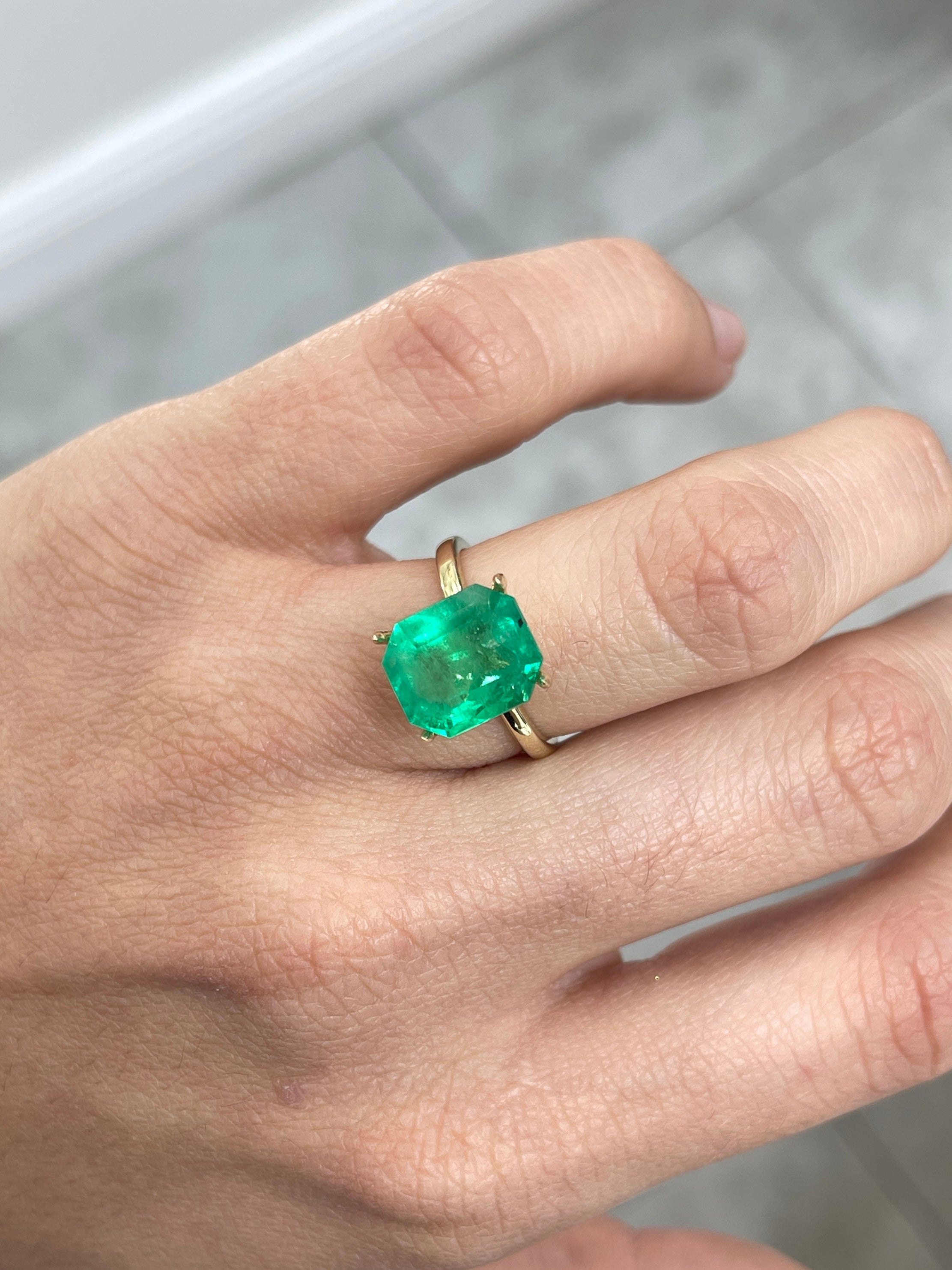 5.75 Carat 11.5x10mm Natural Colombian Emerald - Medium Green with Freckles - Loose Gemstone for Jewelry Making, Engagement Rings & Collector's Items