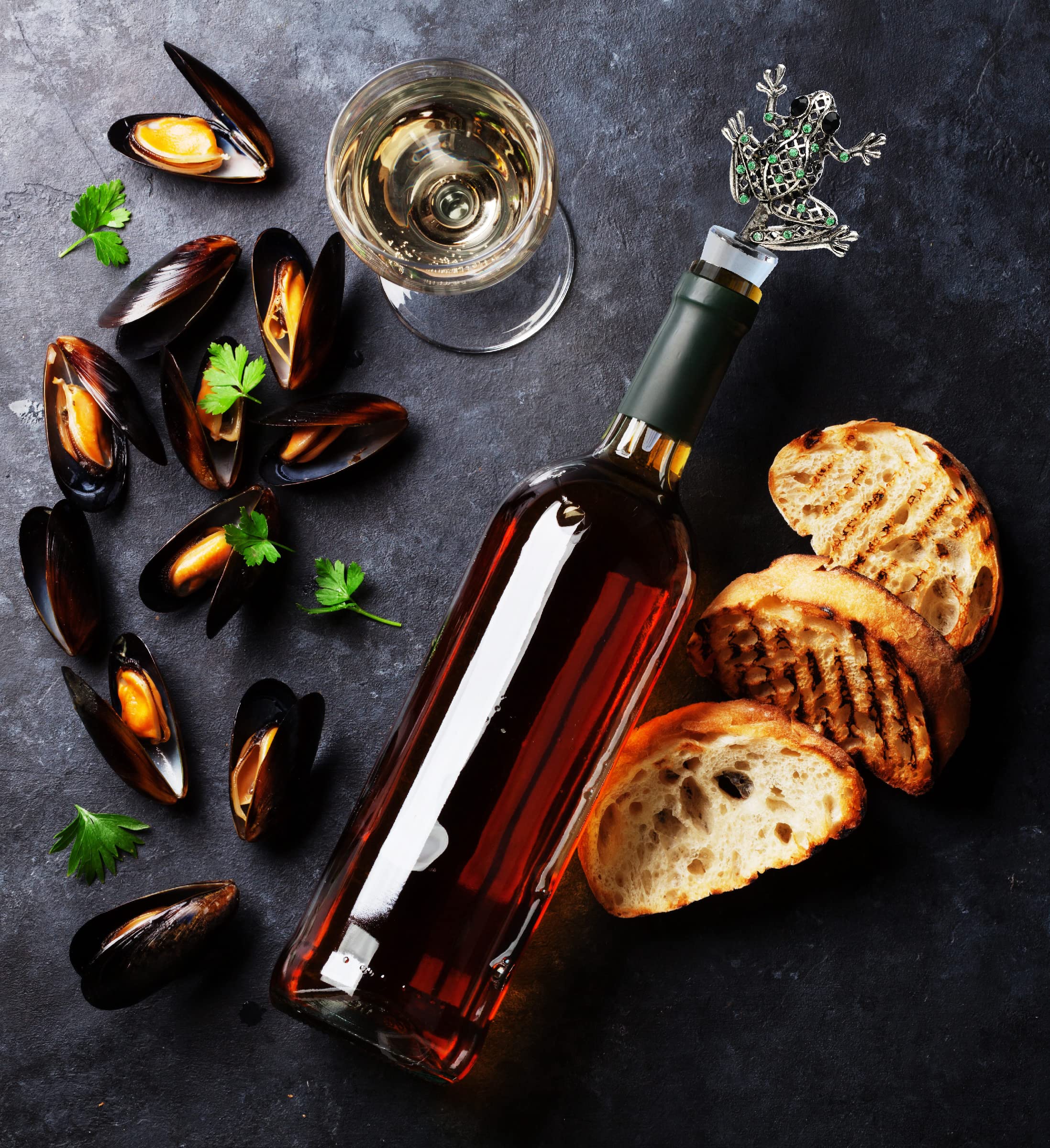 Cheers Frog Metal Wine Stopper - Elegant Vacuum Seal Reusable Toad Animal Wildlife Wine Bottle Stopper | Airtight Leak-Proof Bottle Topper Cork Plug | Cute Home Decor & Bar Tool Accessory | Unique Gift for Wine Lovers, Perfect for Parties, Weddings & Home Bars