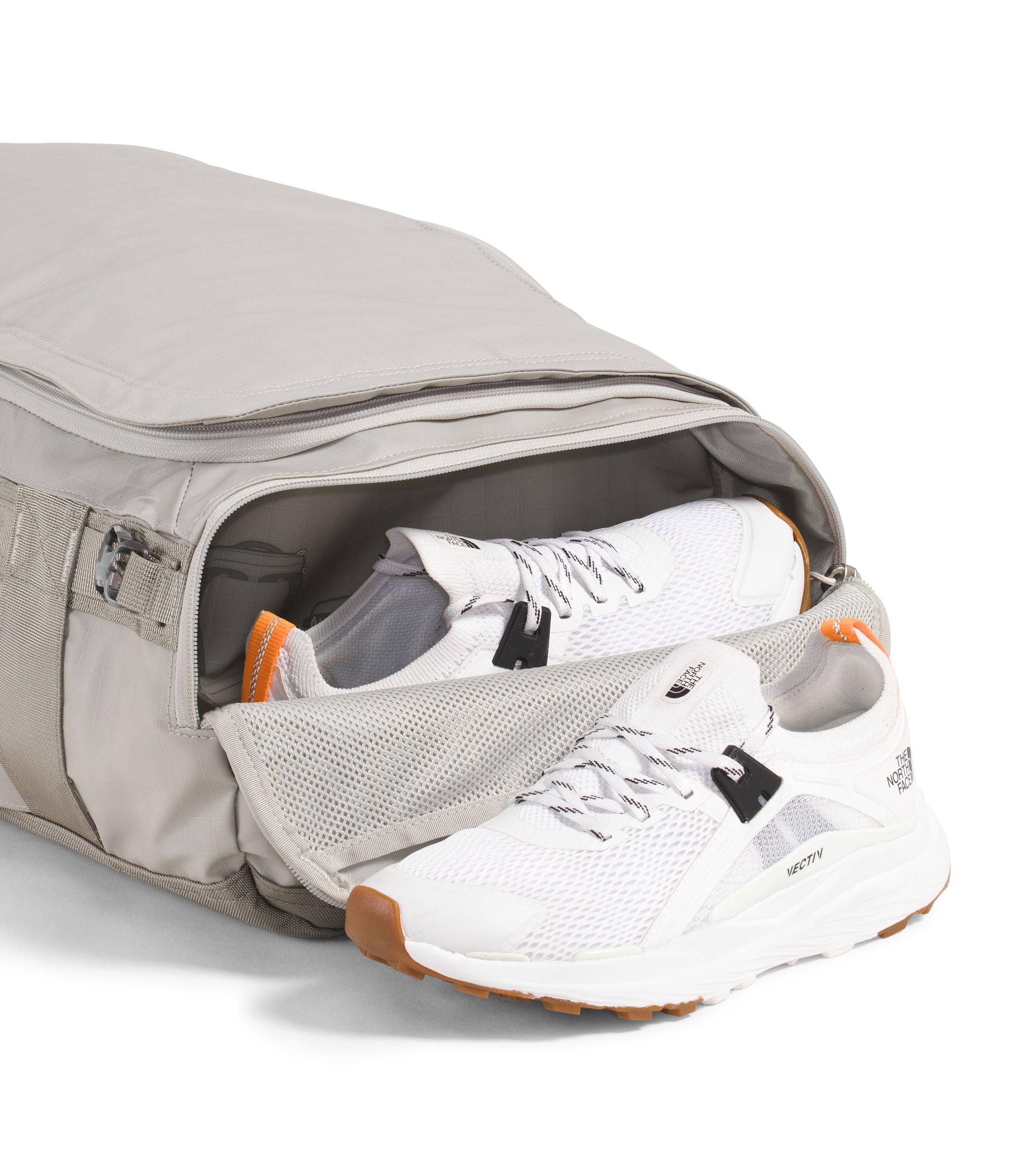 The North Face Base Camp Voyager Duffel 32L - Durable Travel Duffel Bag for Hiking, Camping & Gym - Water-Resistant & Lightweight Carry-On Luggage