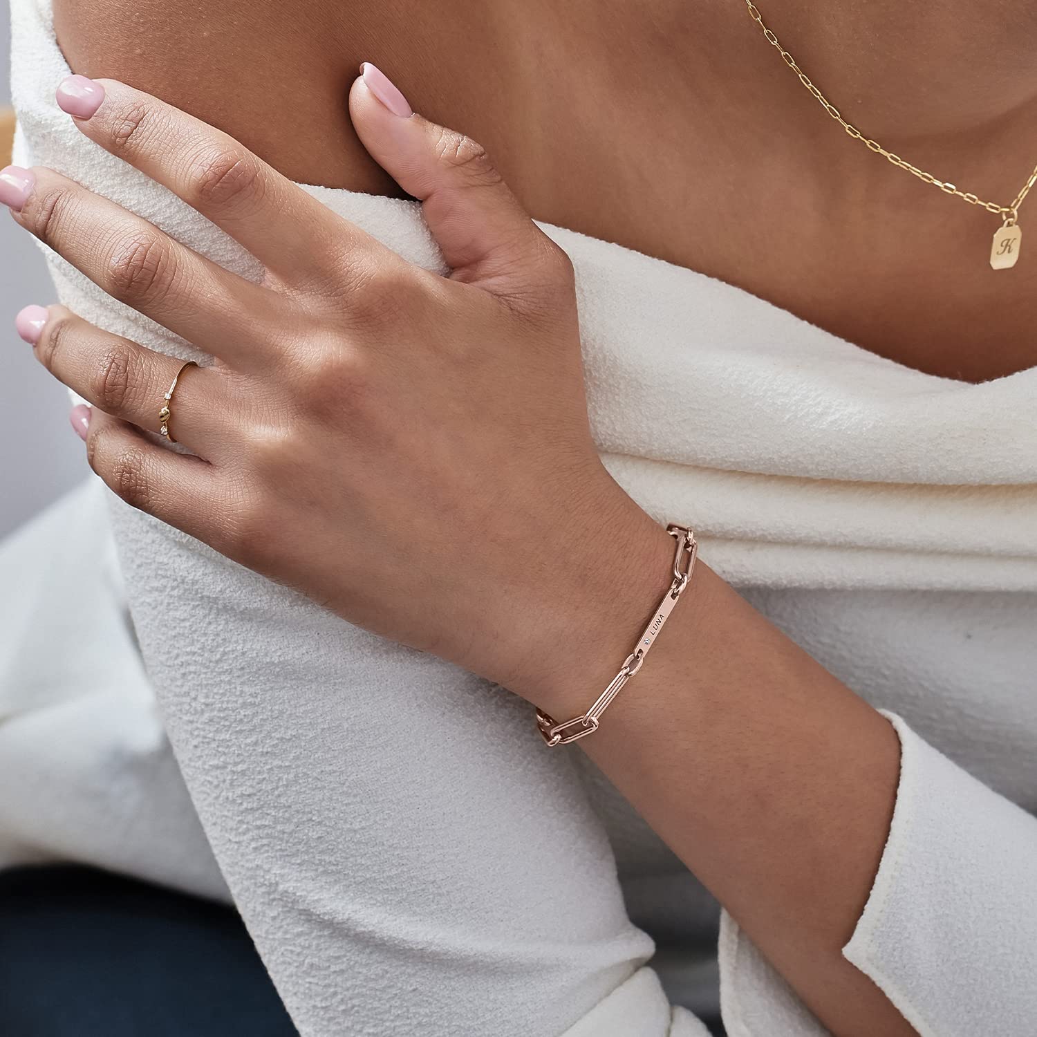 OAK & LUNA Personalized Ivy Name Paperclip Chain Bracelet - Custom Engraved Jewelry Gift for Women, Mom, Wife - Mother's Day, Christmas, Birthday Present - Perfect for Everyday Wear, Date Nights & Special Occasions