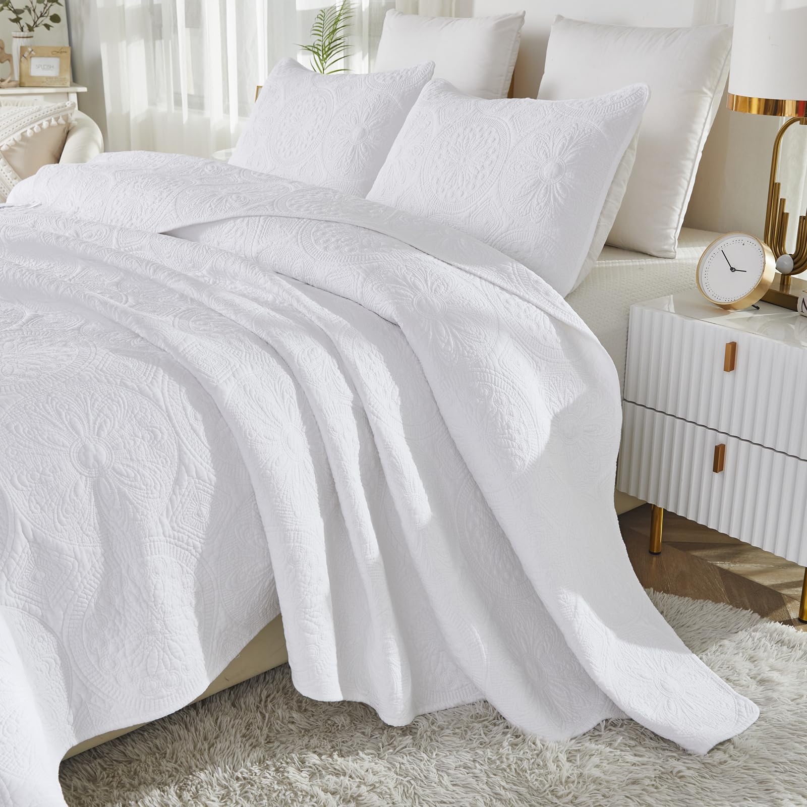 Brandream Luxury White Quilt Bedding Set - Queen Size Bedspread with Elegant Medallion Design, 3-Piece Matelasse Coverlet Set for Master Bedroom, Guest Room & Hotel Decor
