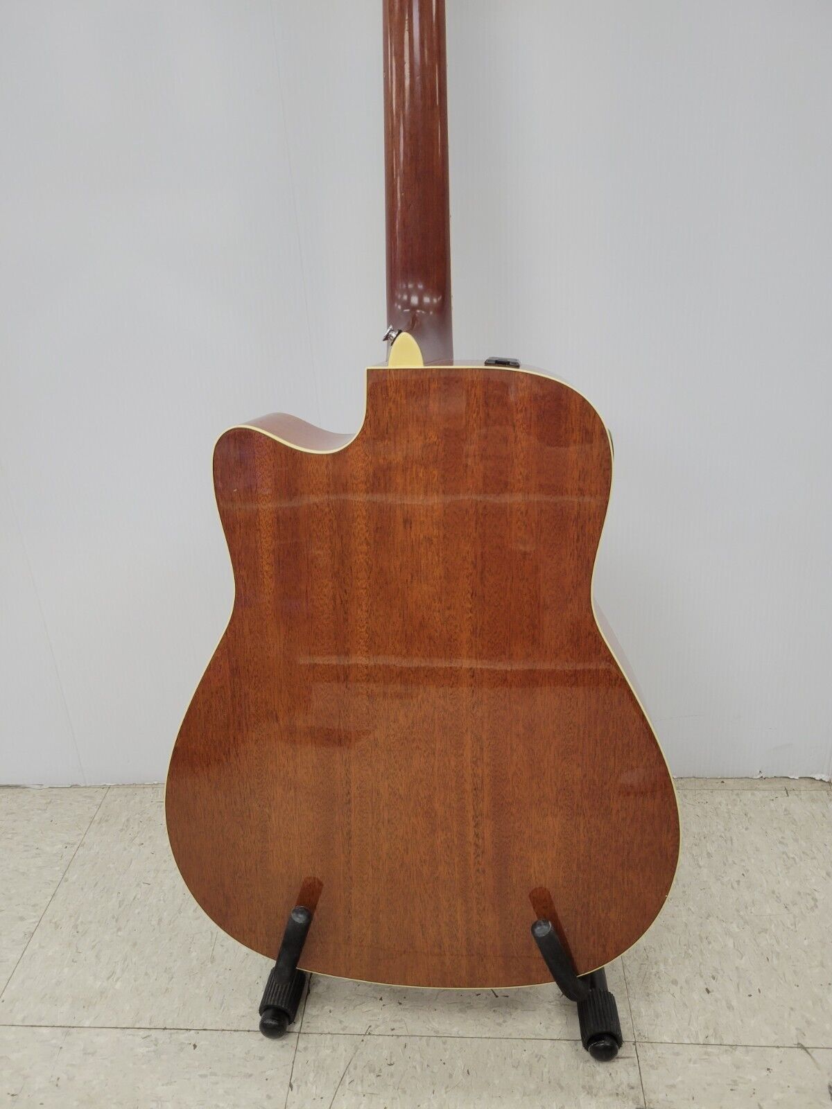 Yamaha FGX820C Acoustic Electric Guitar with Cutaway - Natural Finish for Stage Performance & Home Practice