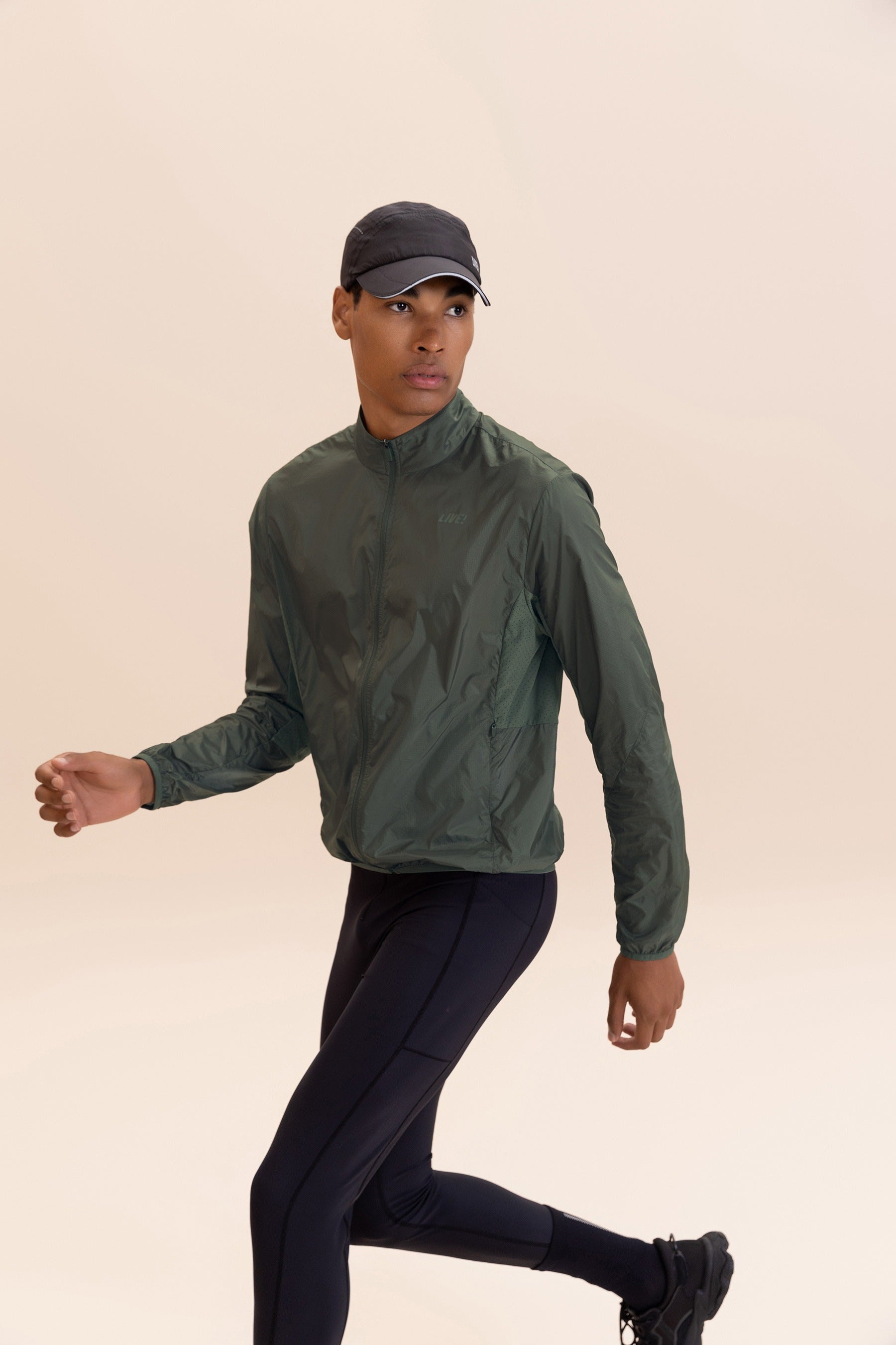 Lightweight Men's Windbreaker Jacket - Waterproof & Breathable Outdoor Jacket for Hiking, Running & Travel