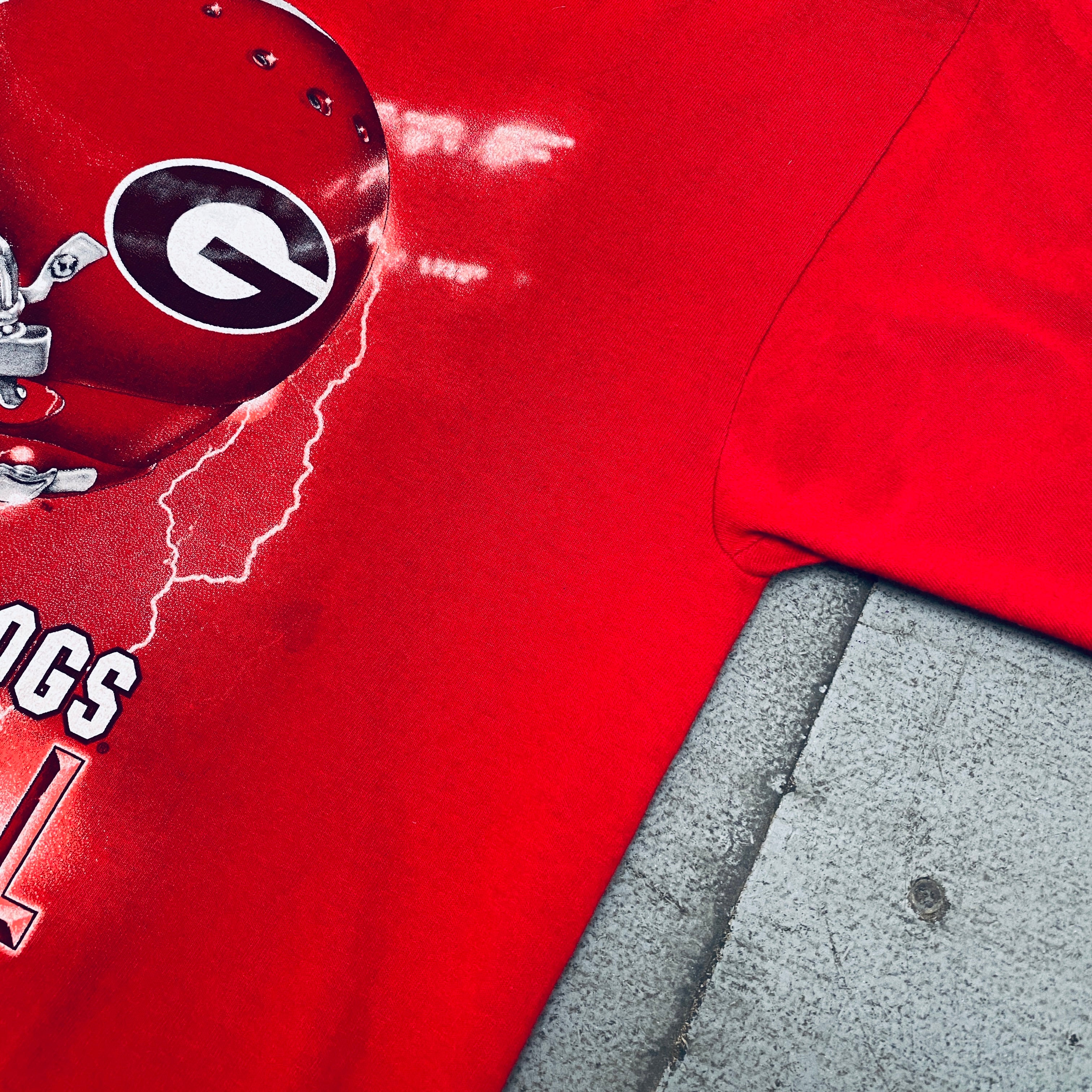 Georgia Bulldogs Vintage 1990's Graphic Spellout T-Shirt (Large) - Perfect for Game Day, College Spirit & Retro Fashion