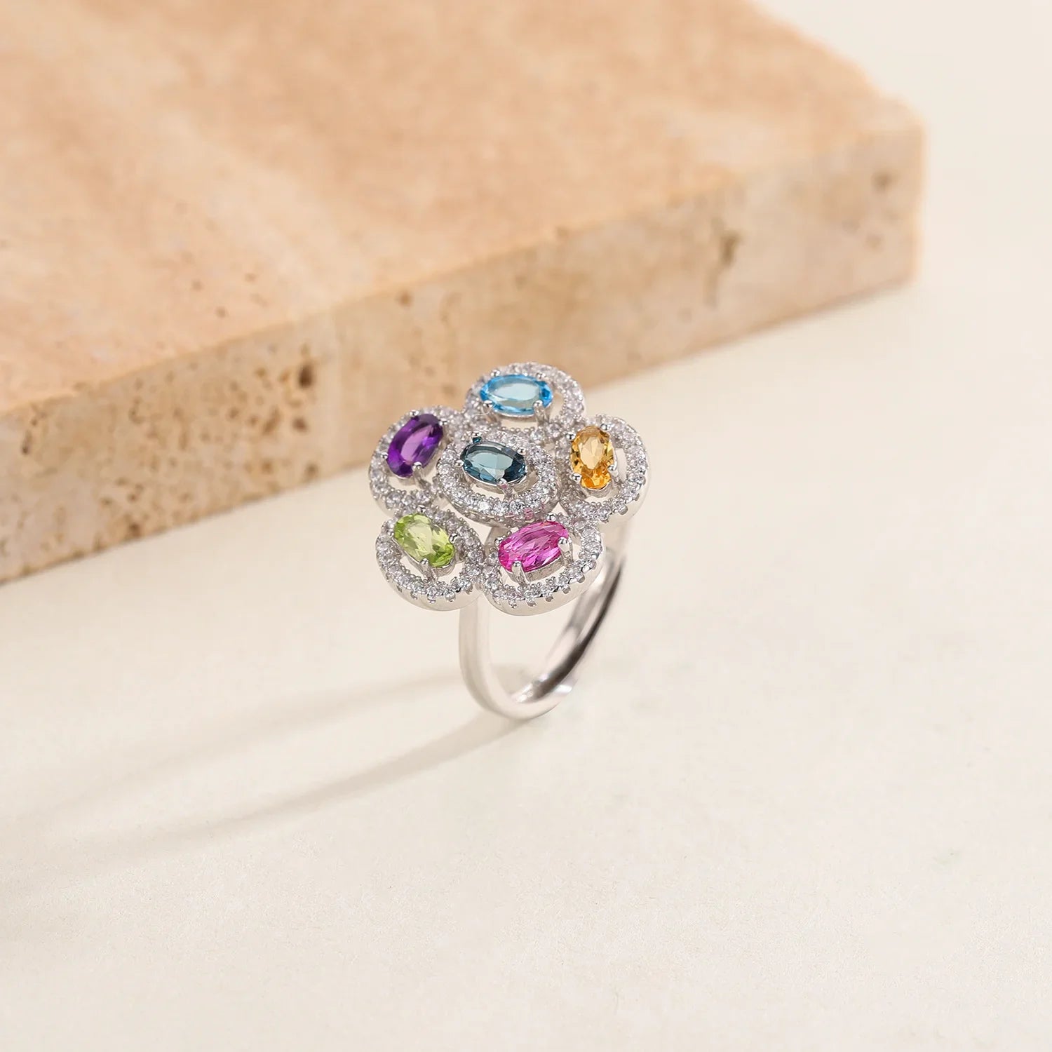 Elegant Floral Ring for Women - Dainty Flower Jewelry for Everyday Wear, Gift Giving & Special Occasions