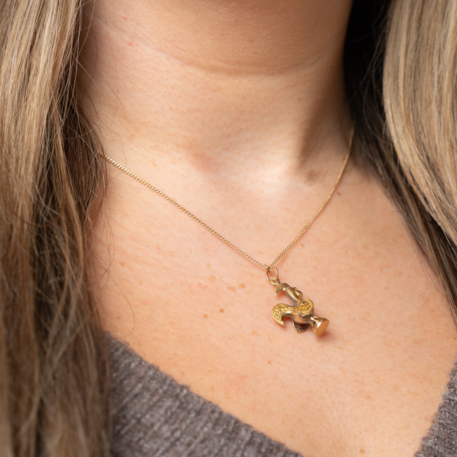 19K Yellow Gold Rooster Charm Pendant - Elegant Rooster Jewelry for Men & Women - Perfect for Birthdays, Anniversaries & Gifts - Ideal for Zodiac & Animal Lovers