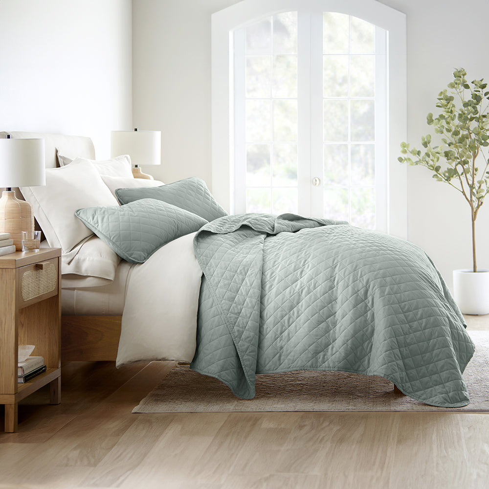 3 Piece Diamond Stitch Quilted Coverlet Set - Queen Size Bedding Set with Matching Pillow Shams - Soft & Cozy for All Seasons - Perfect for Bedroom, Guest Room, and Dorm Decor