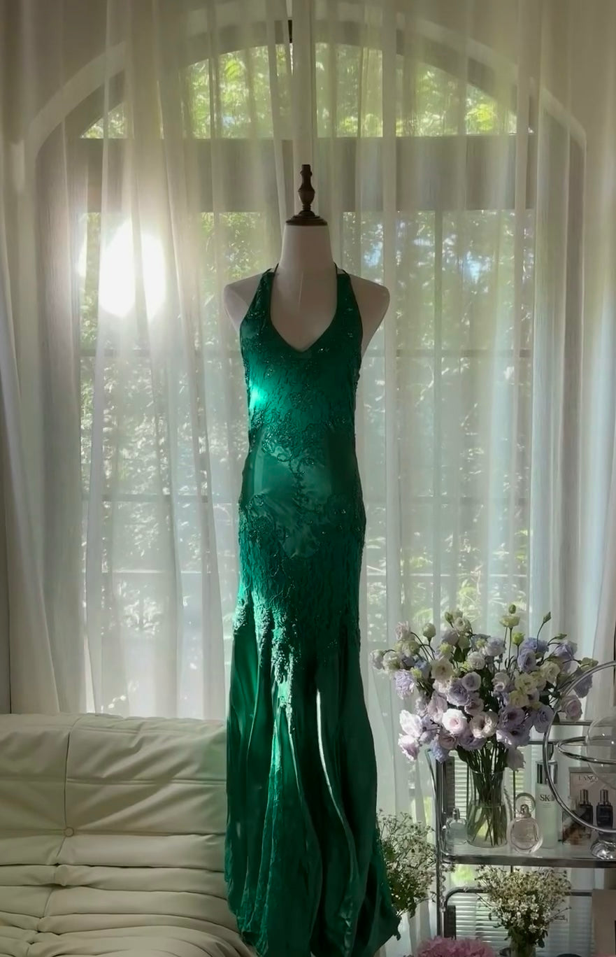 Elegant Vintage Green Mermaid Prom Dress with Halter Neckline & Applique Details - Perfect for Evening Gala, Homecoming Dance, and Formal Occasions