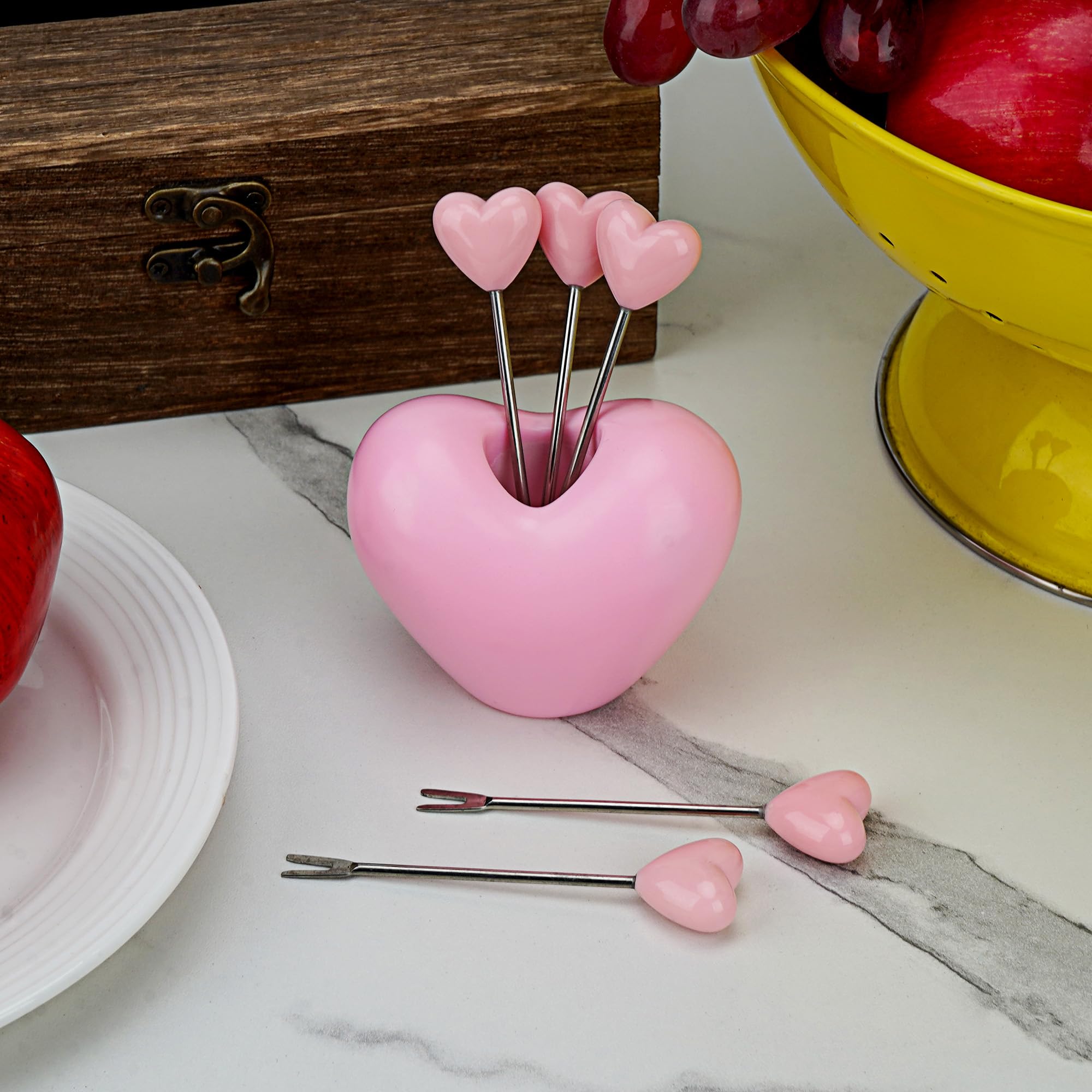 5-Piece Stainless Steel Heart-Shaped Fruit Forks Set with Holder - Perfect for Cake, Dessert, Fruit Platter, Sweet Food Picks - Ideal for Weddings, Parties, and Home Entertaining (Pink)