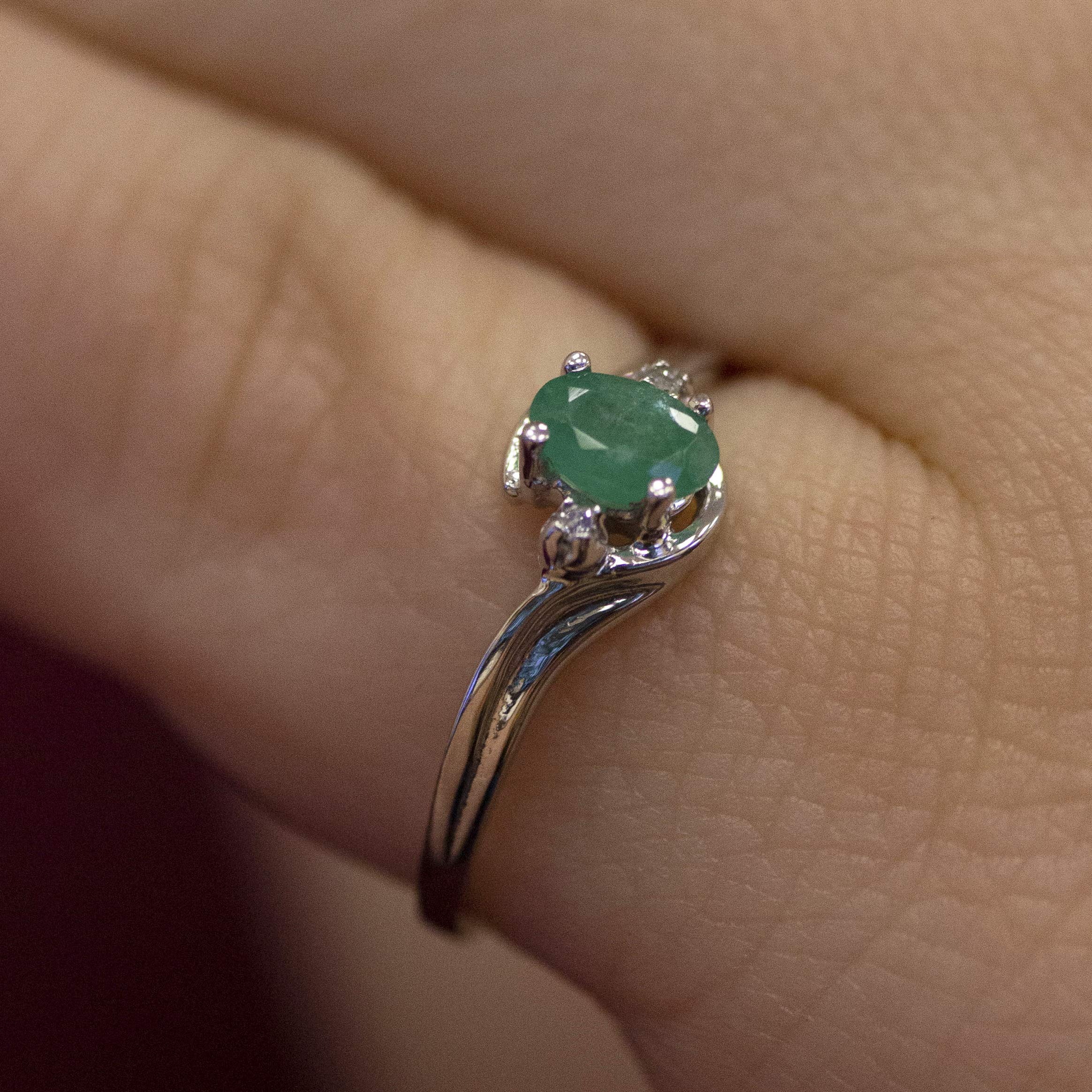 10K White Gold Emerald and Diamond Ring for Women - Elegant Jewelry Gift for Engagement, Wedding & Special Occasions