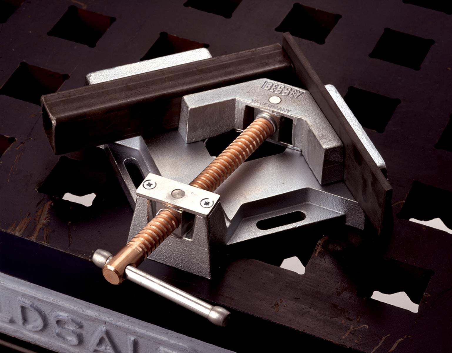 BESSEY WSM-9 90 Degree Angle Clamp - 7 Inch Capacity - Heavy Duty Woodworking Clamp - Perfect for Cabinet Making, Framing & DIY Projects