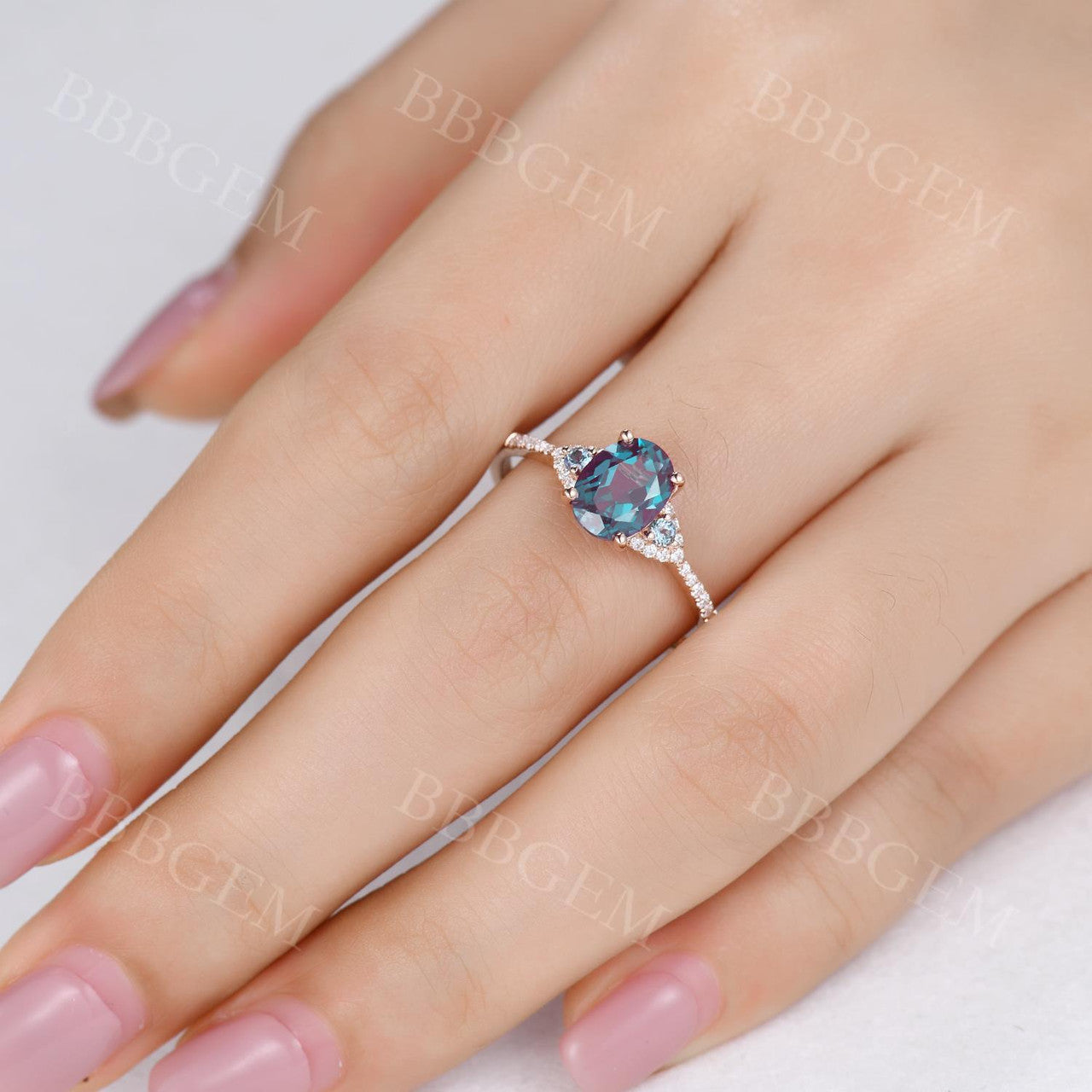 6x8mm Oval Cut Alexandrite Diamond Engagement Ring in Yellow Gold | Color Changing Gemstone for Proposals, Anniversaries & Special Occasions