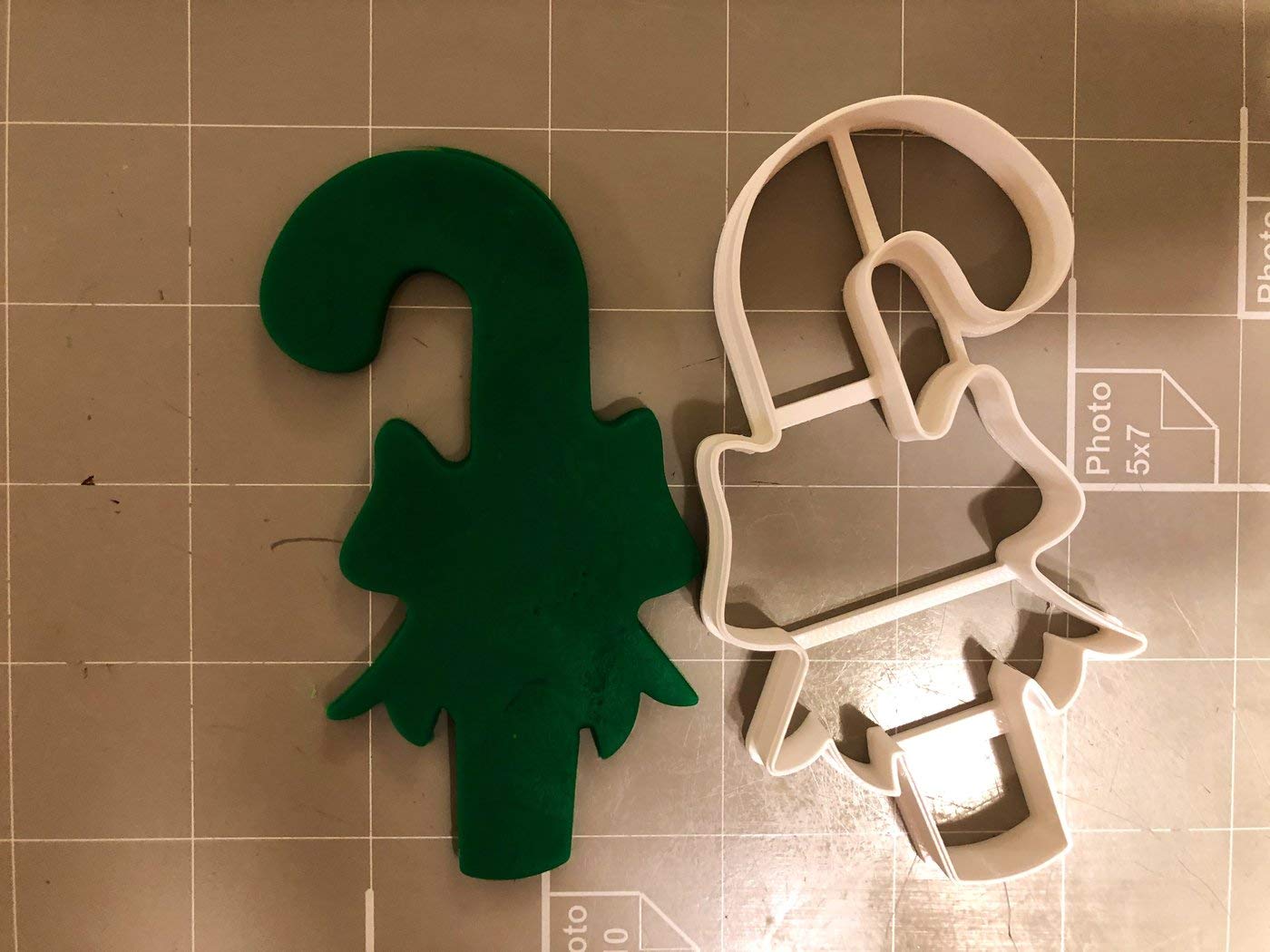 Festive Christmas Candy Cane Cookie Cutter with Red Bow - 3 Inch Stainless Steel Baking Tool for Holiday Sugar Cookies, Gingerbread & DIY Desserts