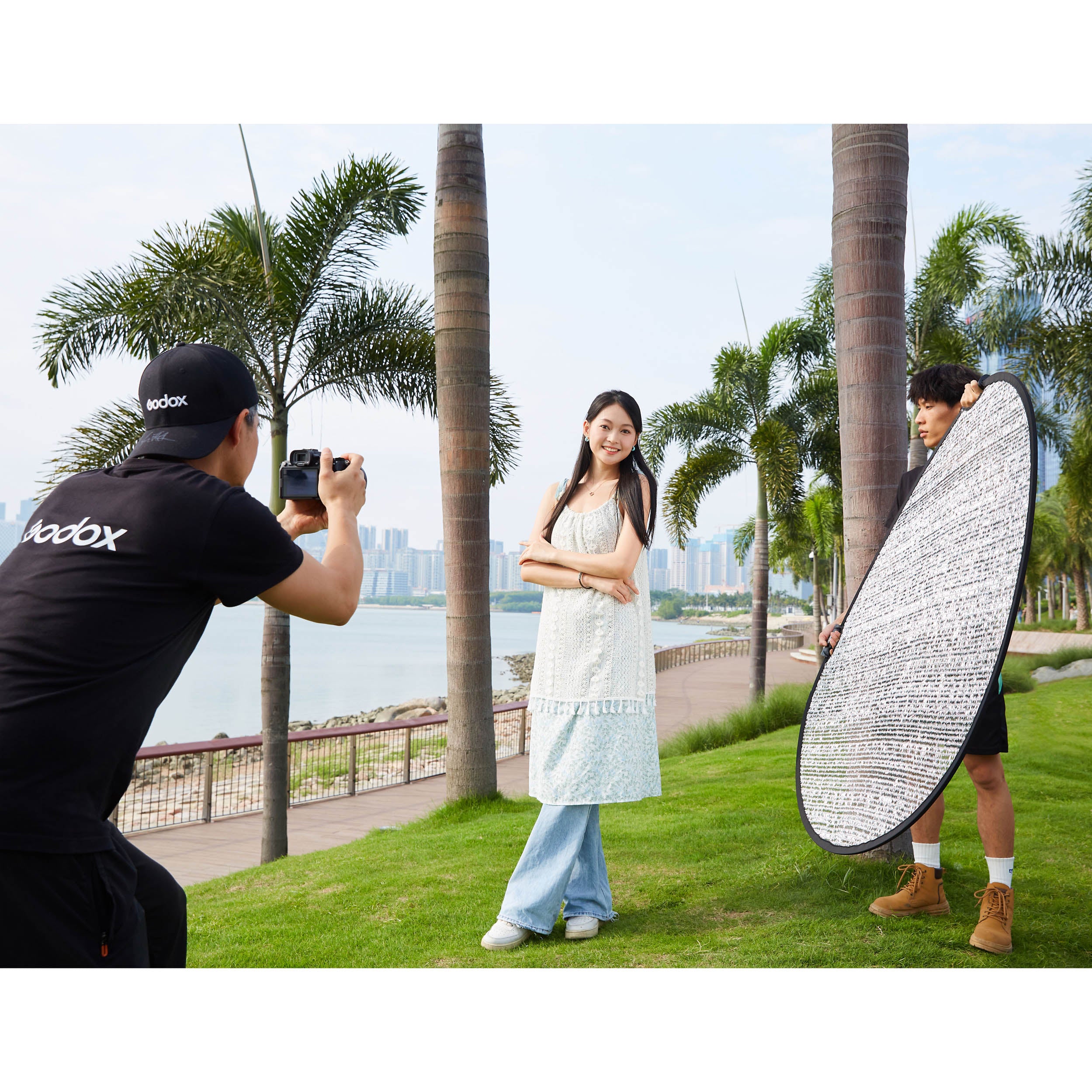 W RFT130 52-Inch Collapsible Windproof Silver Photography Reflector - Professional Light Reflector for Outdoor Photo Shoots, Studio Lighting & Portrait Photography