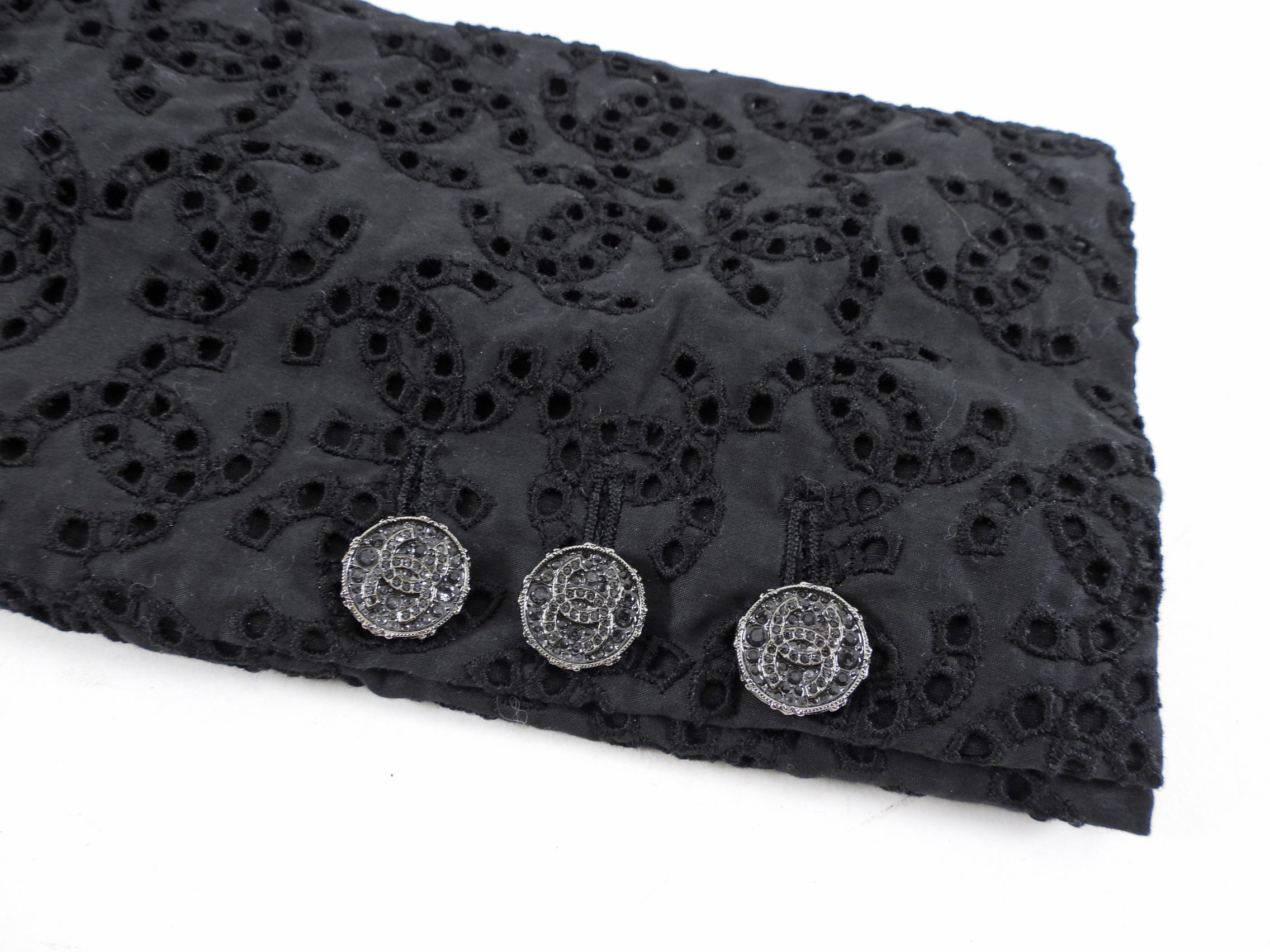Chanel 21B Black Eyelet and Sequin CC Blazer Jacket - Women's Fashion Blazer Size FR36 / US4 / Small - Perfect for Office Wear, Evening Parties & Special Occasions
