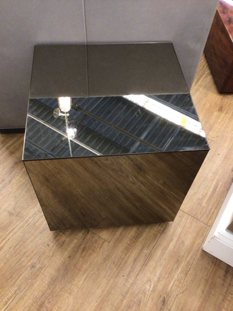 Modern Mirrored Cube End Table - Stylish Nightstand for Living Room, Bedroom & Office - Shatter-Resistant Glass with Chrome Frame - Perfect for Small Spaces & Home Decor