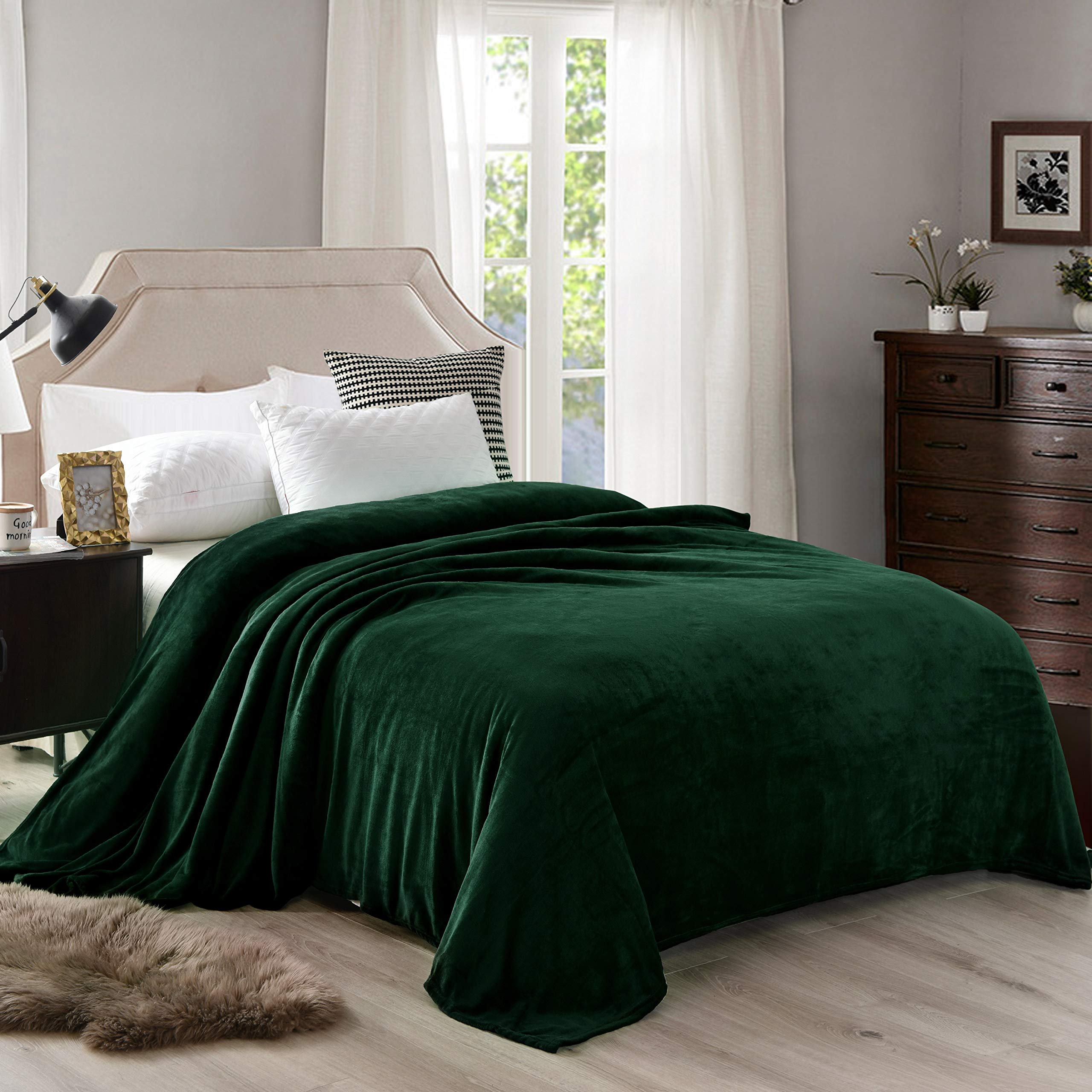 Luxury Velvet Plush California Queen Sheet Set - 4 Piece 190 GSM Forest Green Fleece Bedding (Flat Sheet, 16