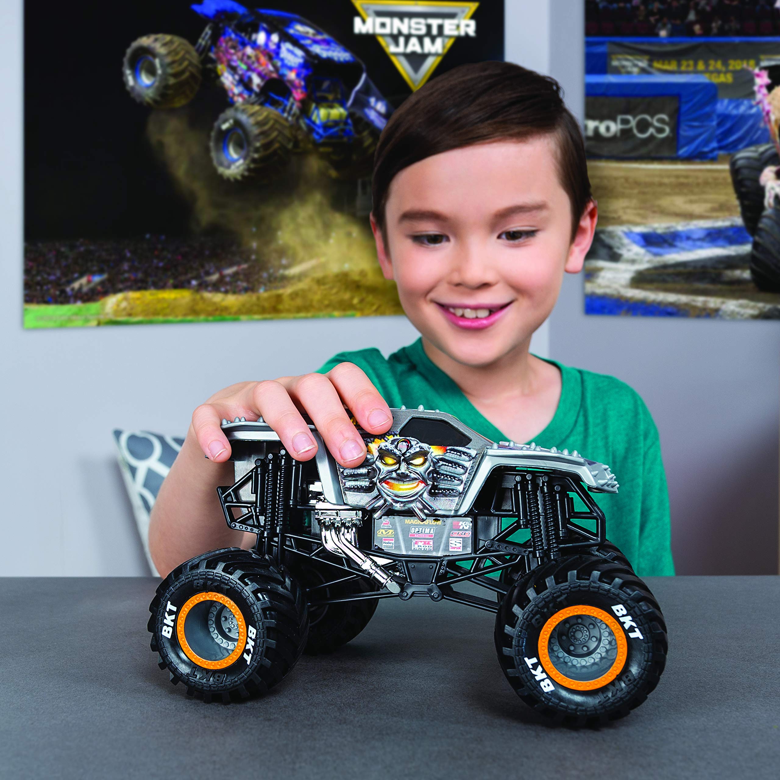 Official Max D Monster Truck Die-Cast Vehicle 1:24 Scale - Monster Jam Replica for Kids & Collectors - Perfect for Playtime, Display & Gifting
