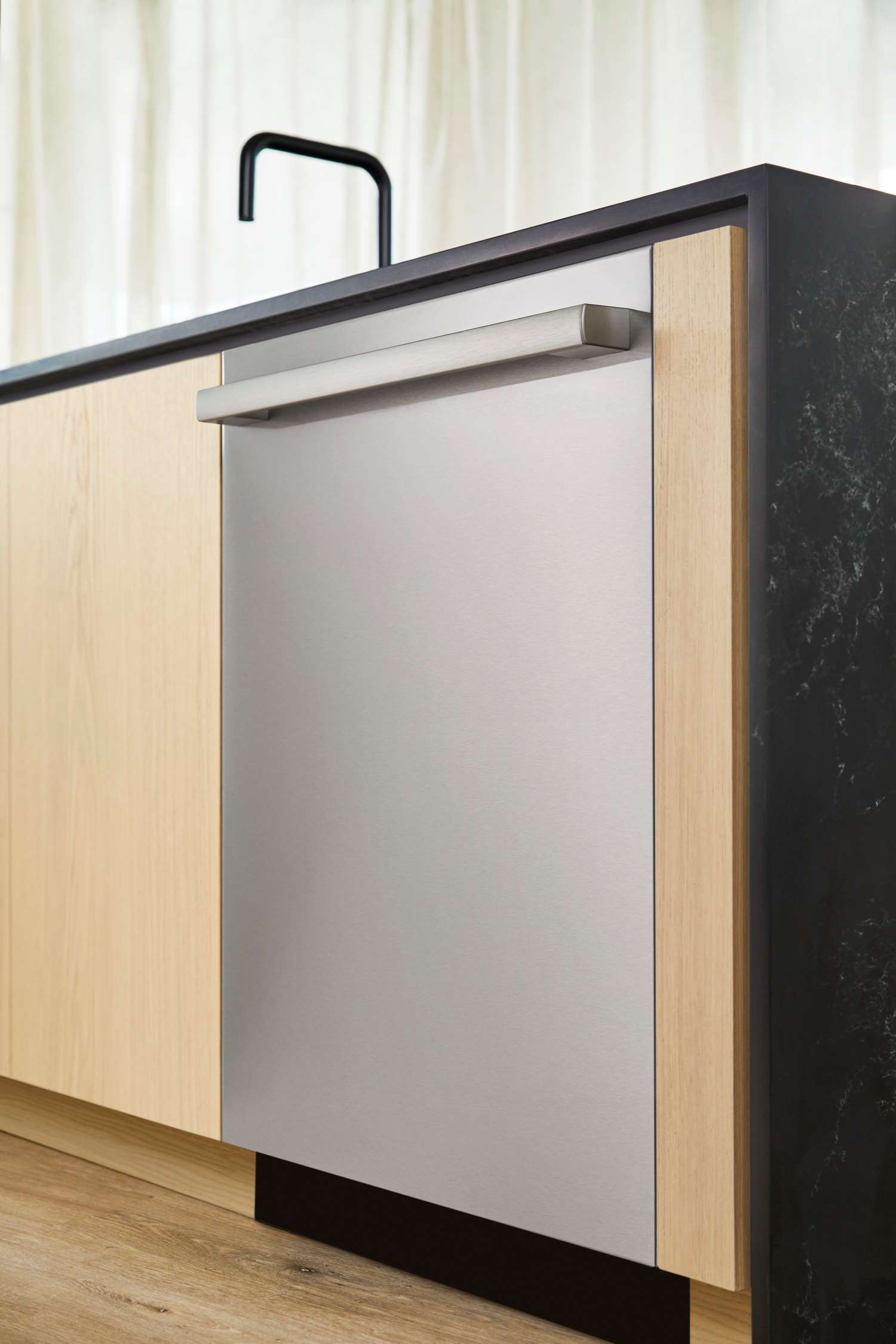 Bosch 24 Inch Stainless Steel Smart Dishwasher with Anti-Fingerprint Finish, Home Connect & Third Rack - SHX5AEM5N | Perfect for Modern Kitchens & Large Families