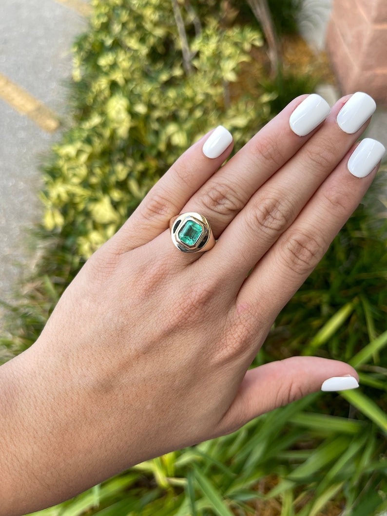 2.81 Carat Natural Colombian Emerald Solitaire Rich Sea Men's Signet Ring 18K Gold - Luxury Statement Jewelry for Weddings, Gifts & Formal Occasions