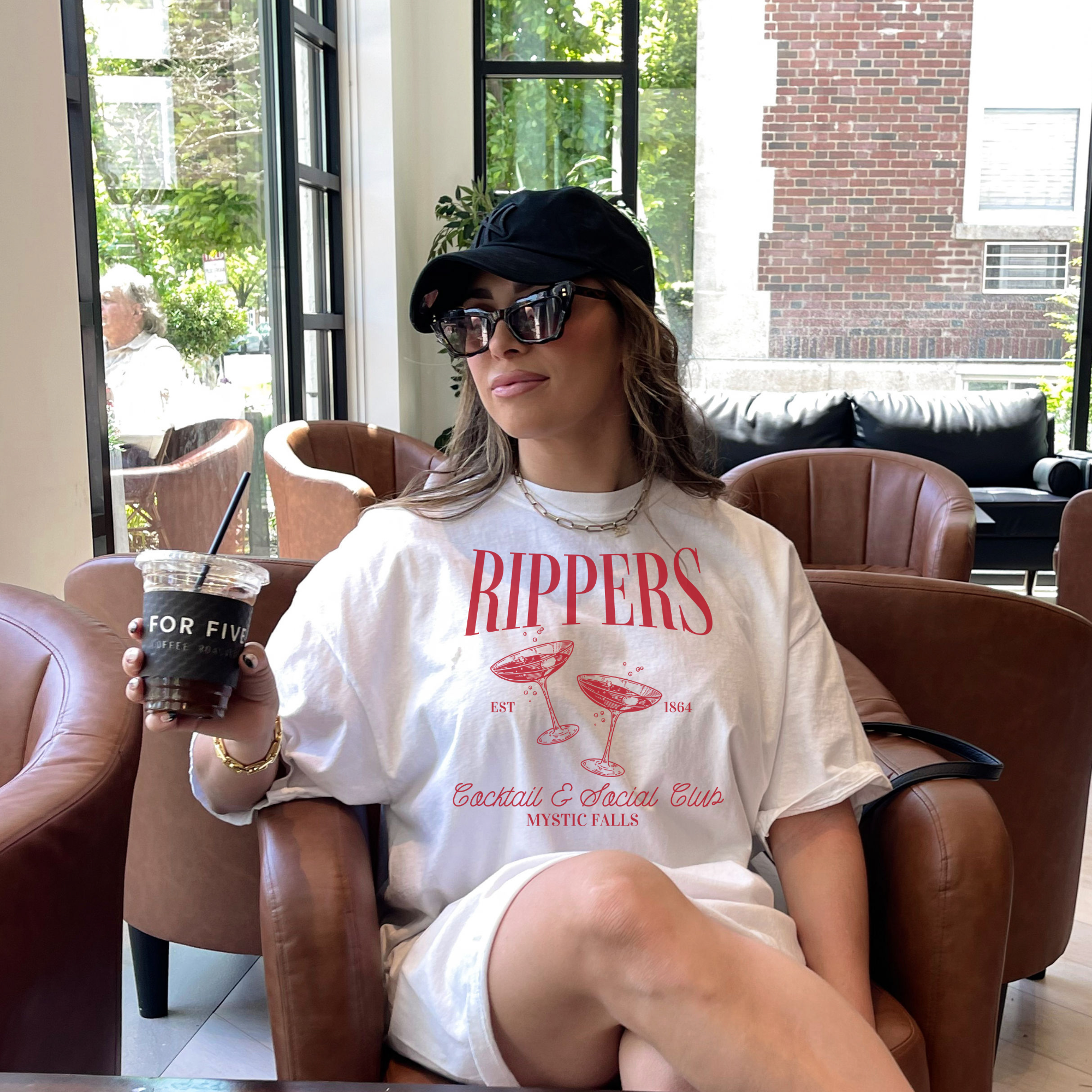 Rippers Cocktail Club T-Shirt & Crewneck Sweatshirt - Stylish Casual Wear for Men & Women - Perfect for Parties, Nightlife & Street Fashion