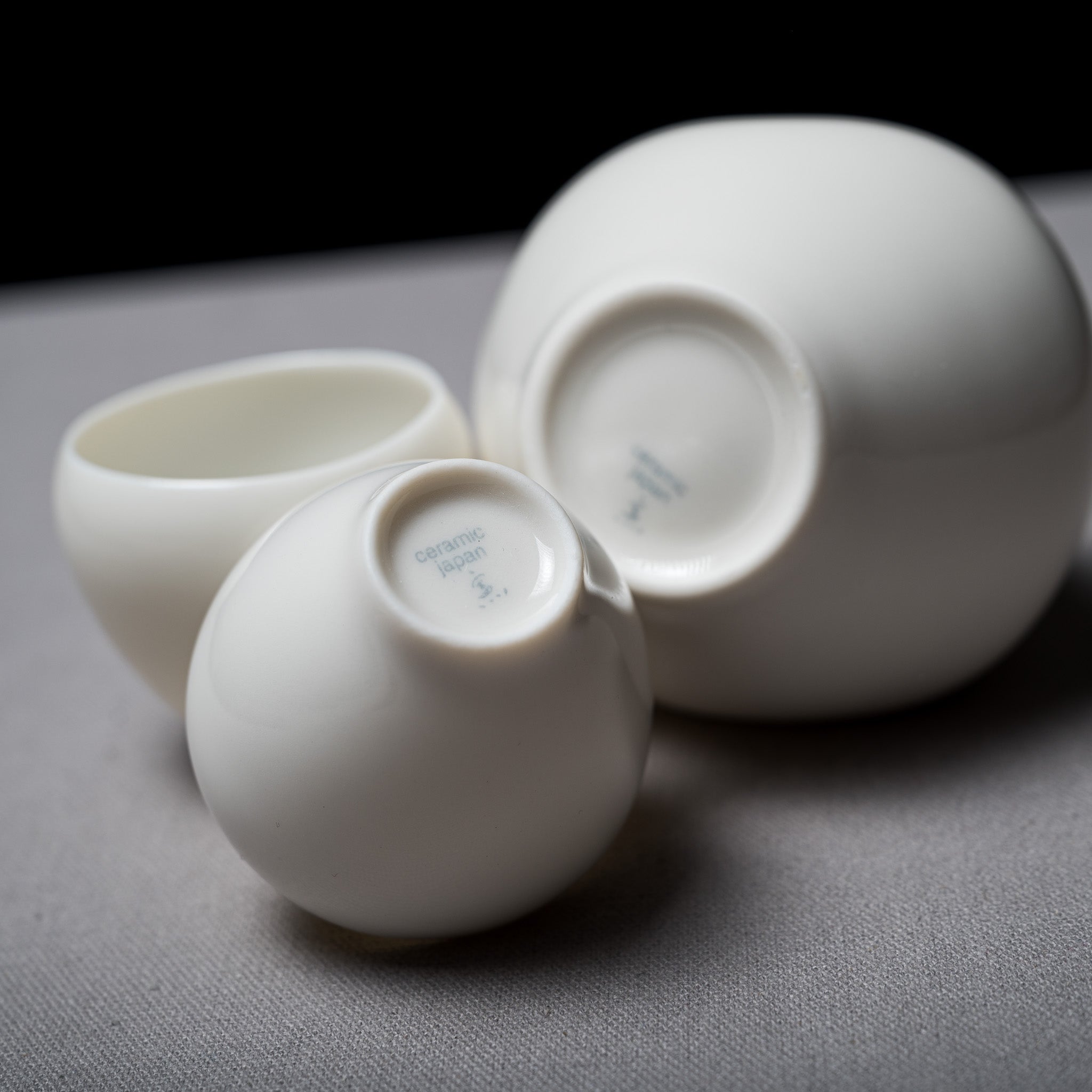 Premium Japanese Sou Sou Sake Set - Ivory Ceramic Drinking Vessels with Traditional Design for Home Entertaining & Gift Giving | Authentic Sake Cups & Carafe Set for Japanese Cuisine Lovers