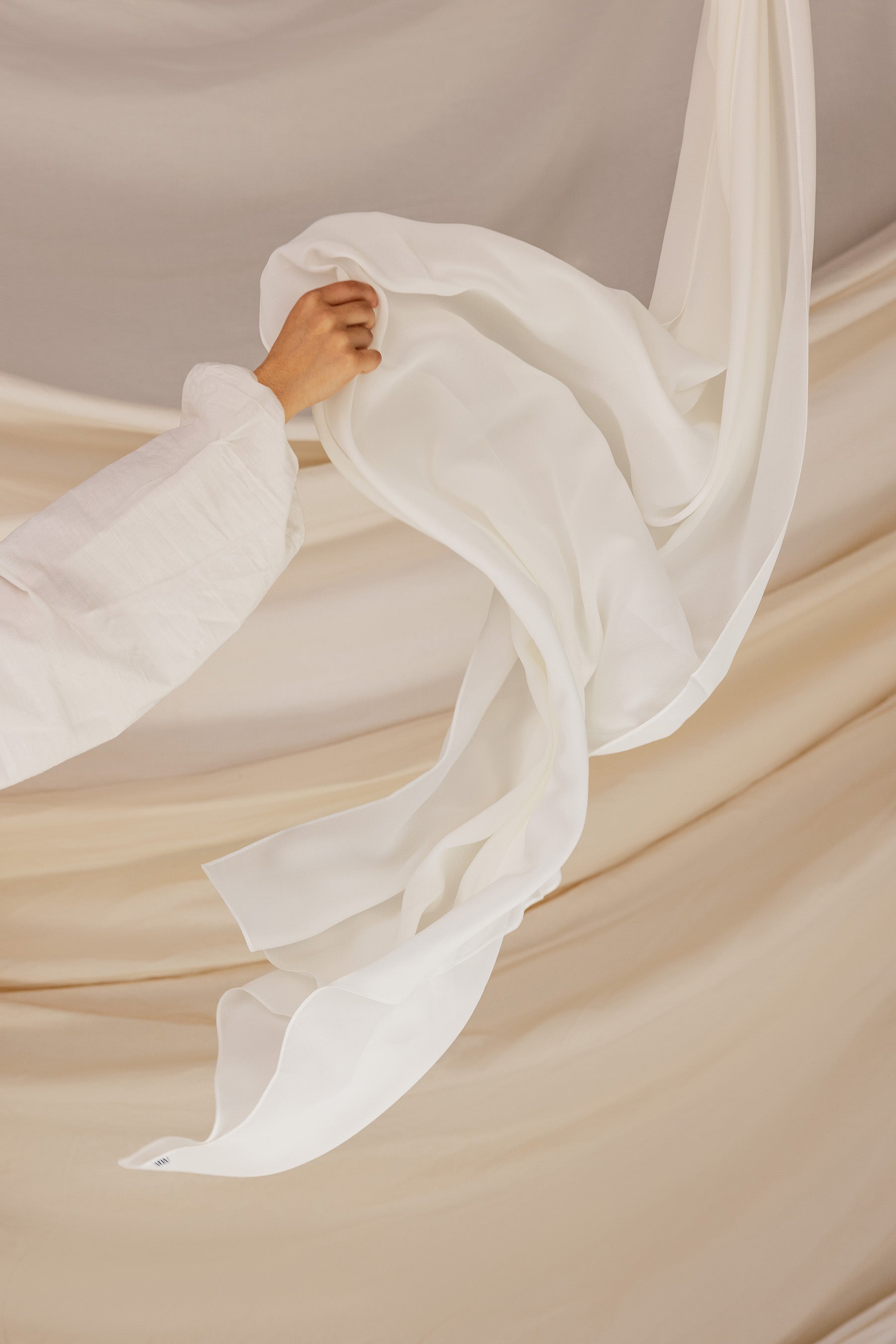 Elegant White Crinkle Chiffon Fabric - Soft & Flowy Material for Dresses, Scarves & Home Decor | Perfect for DIY Fashion & Wedding Decorations